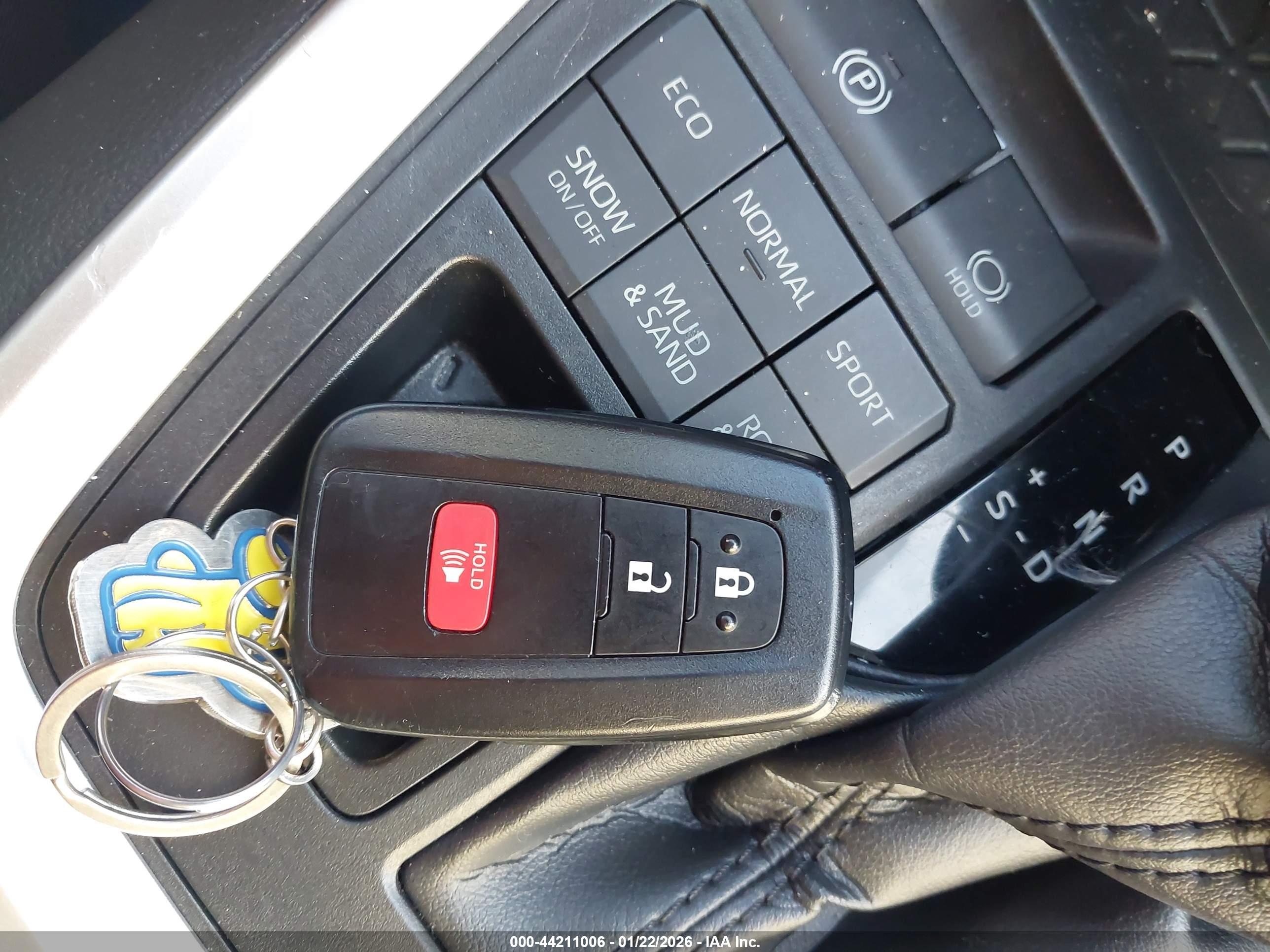 TOYOTA RAV4 image 11