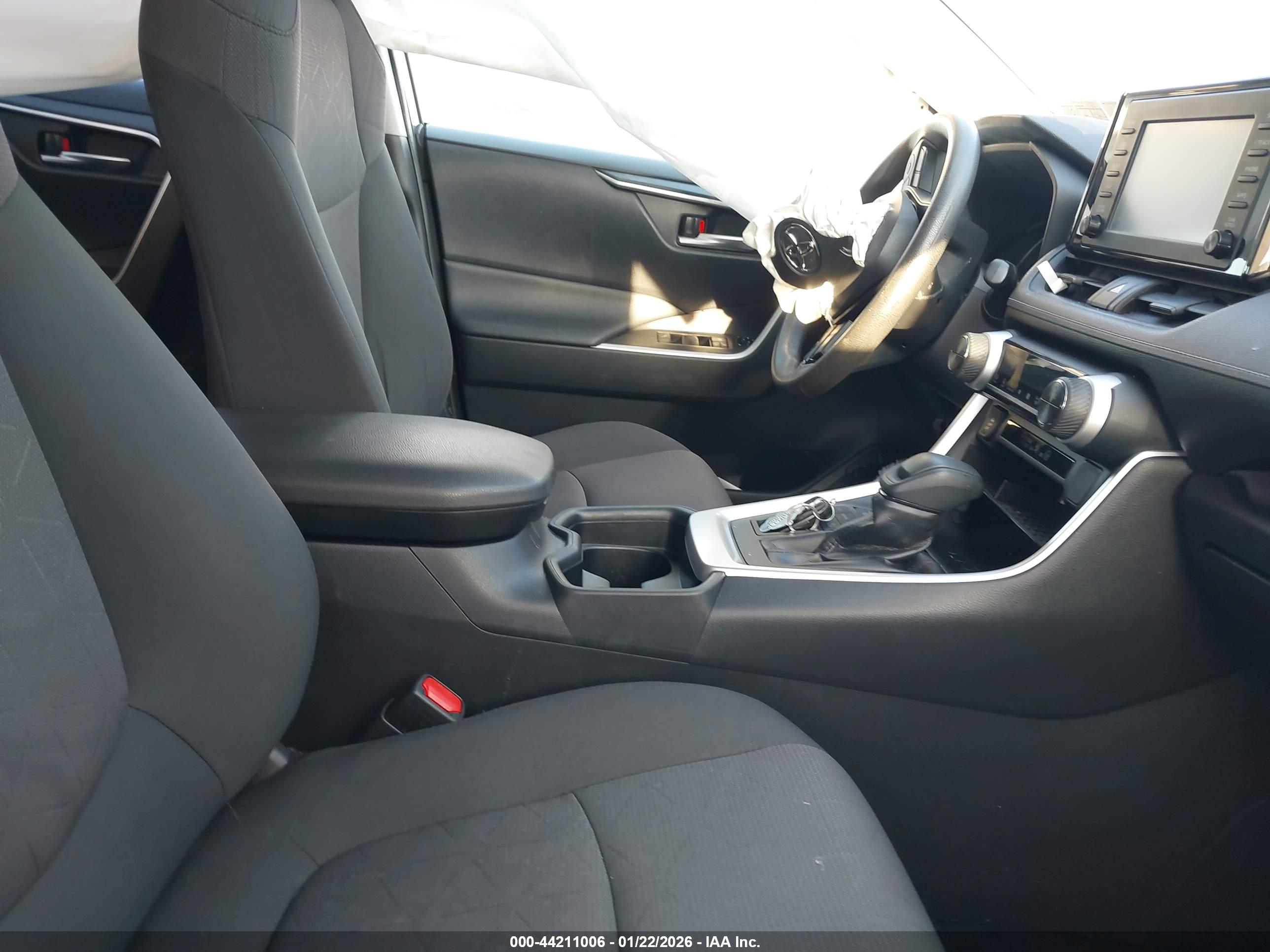 TOYOTA RAV4 image 5
