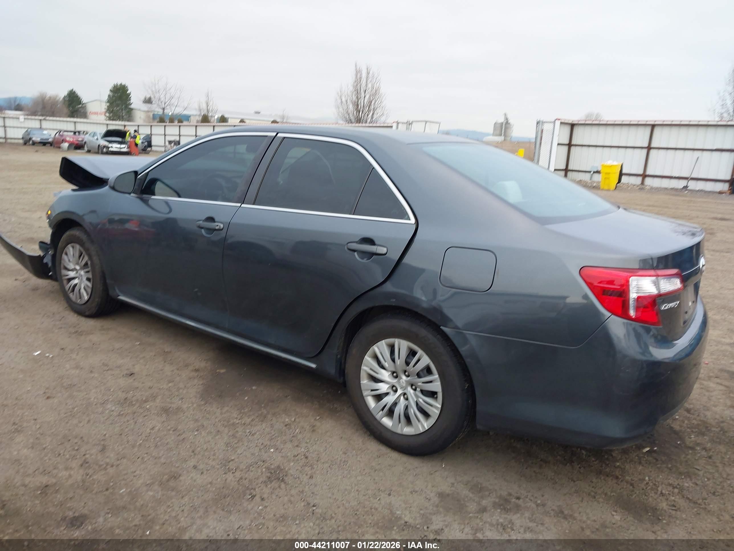 TOYOTA CAMRY image 3