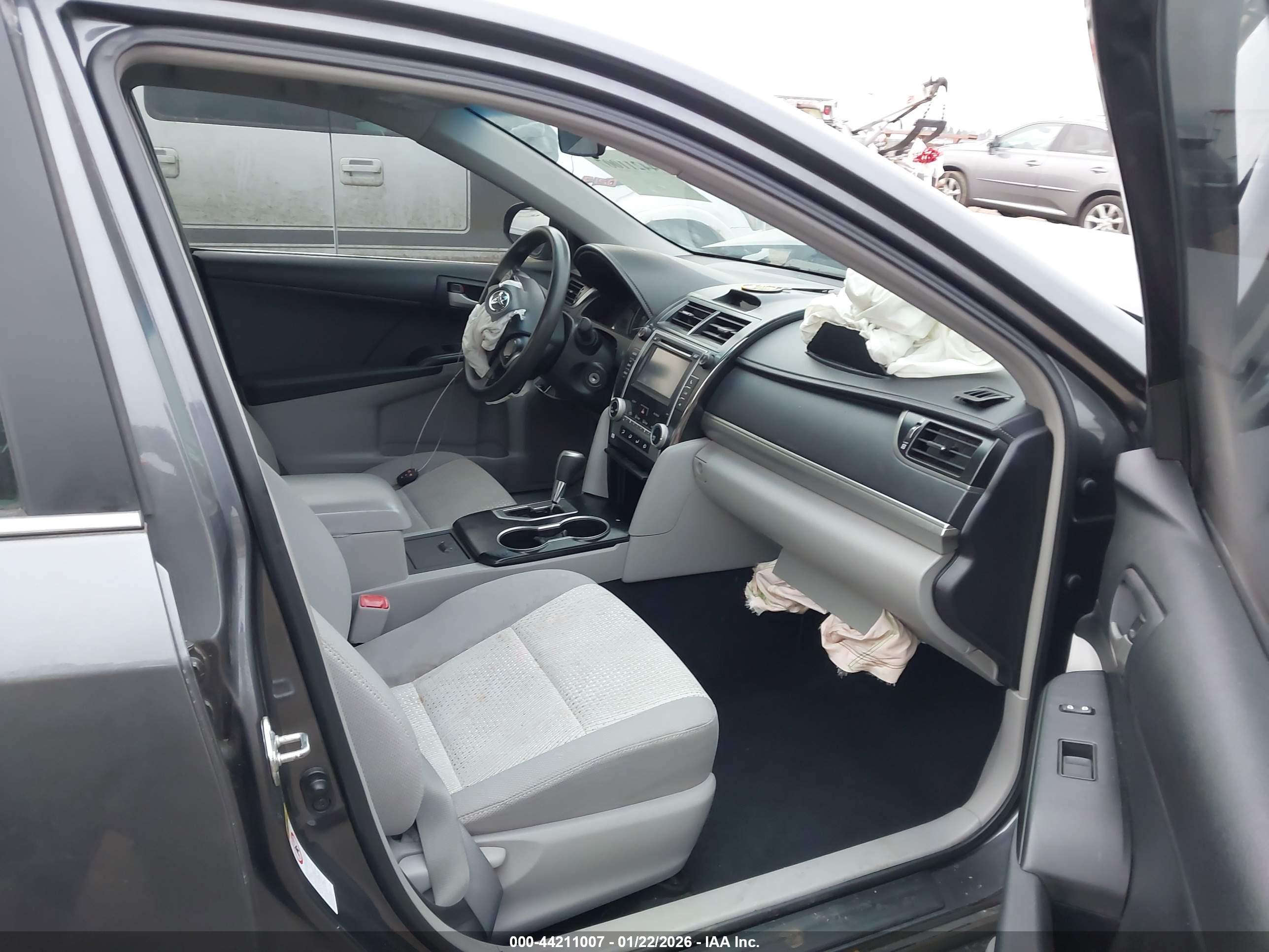 TOYOTA CAMRY image 5