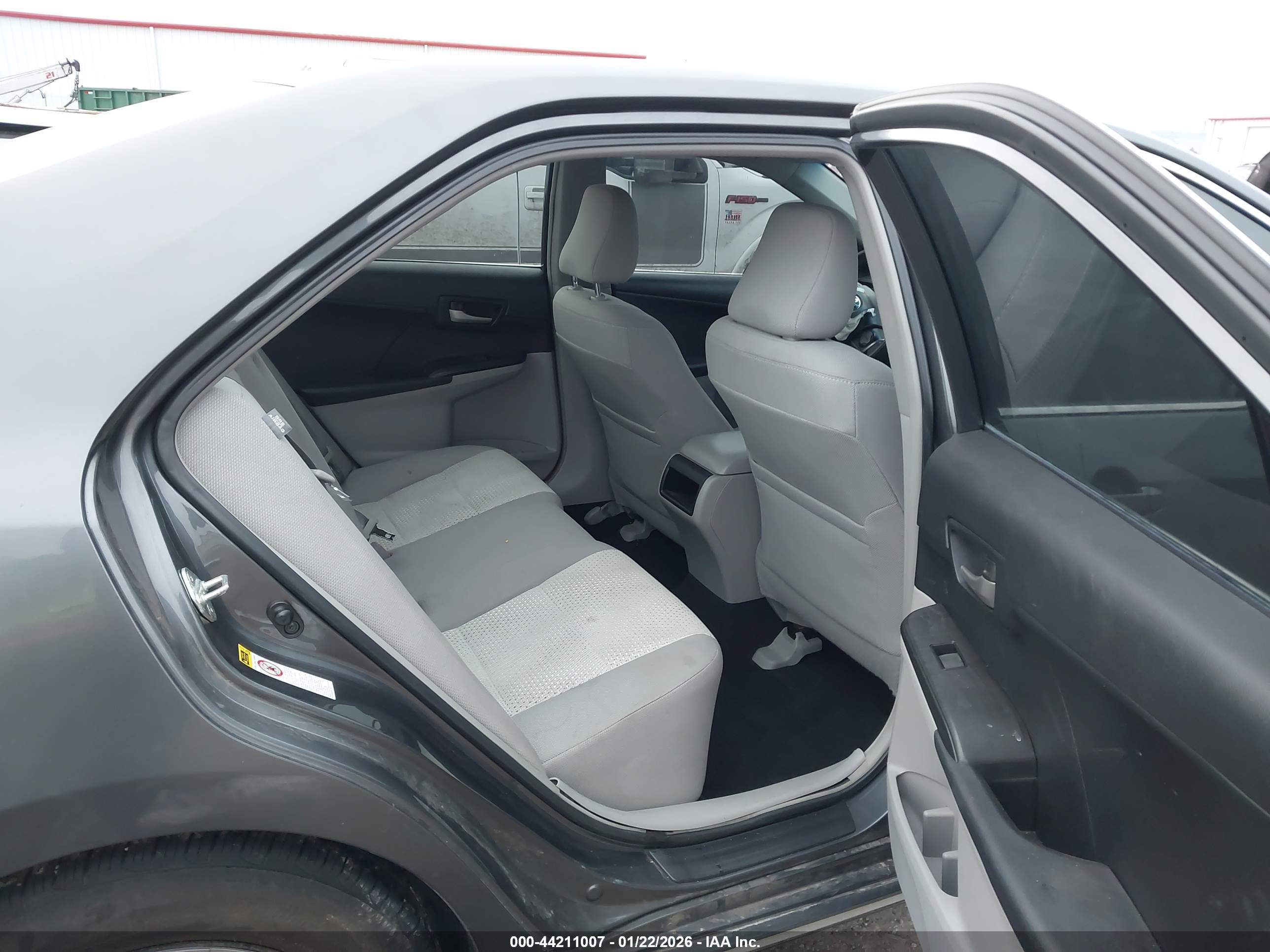 TOYOTA CAMRY image 8