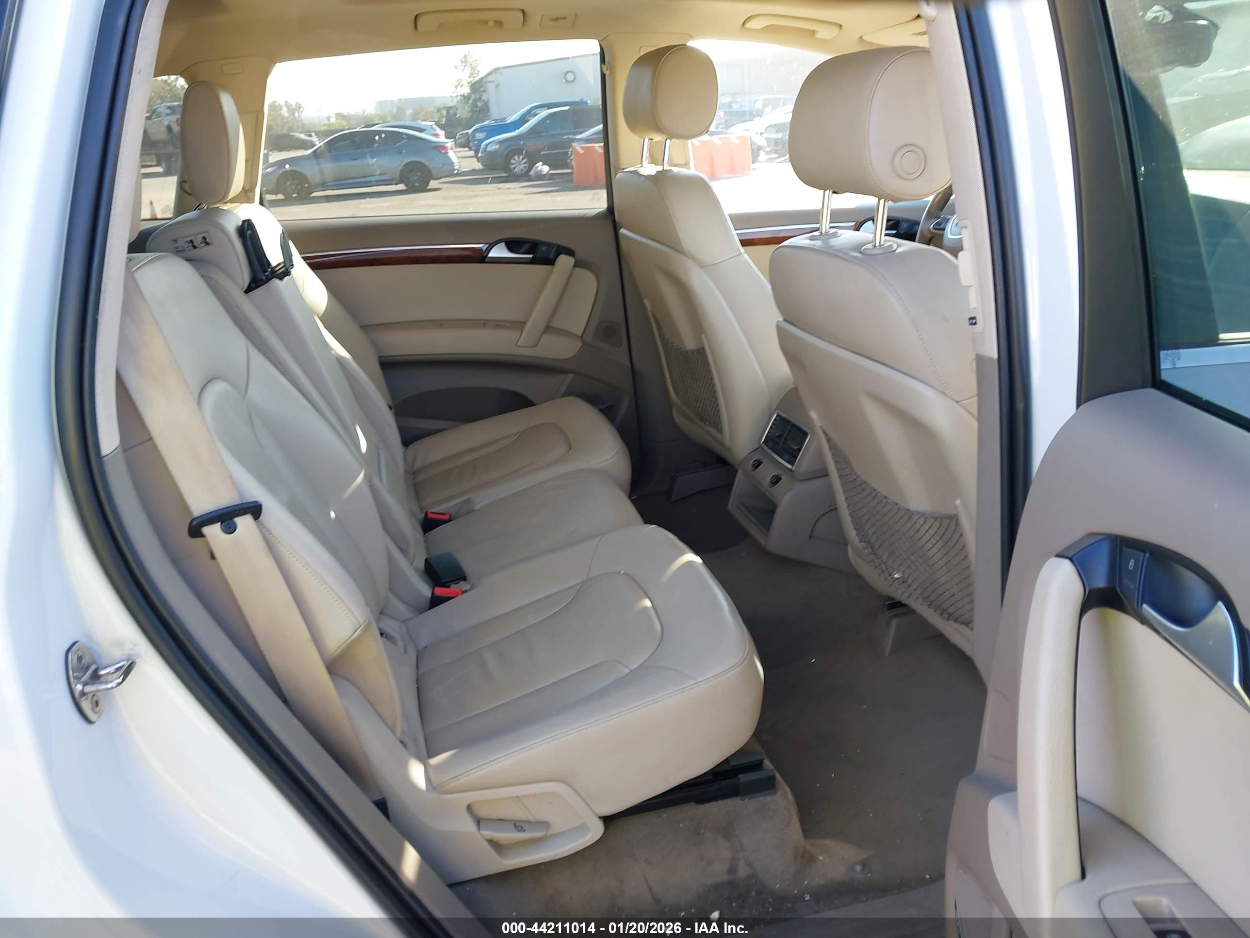 AUDI Q7 image 8