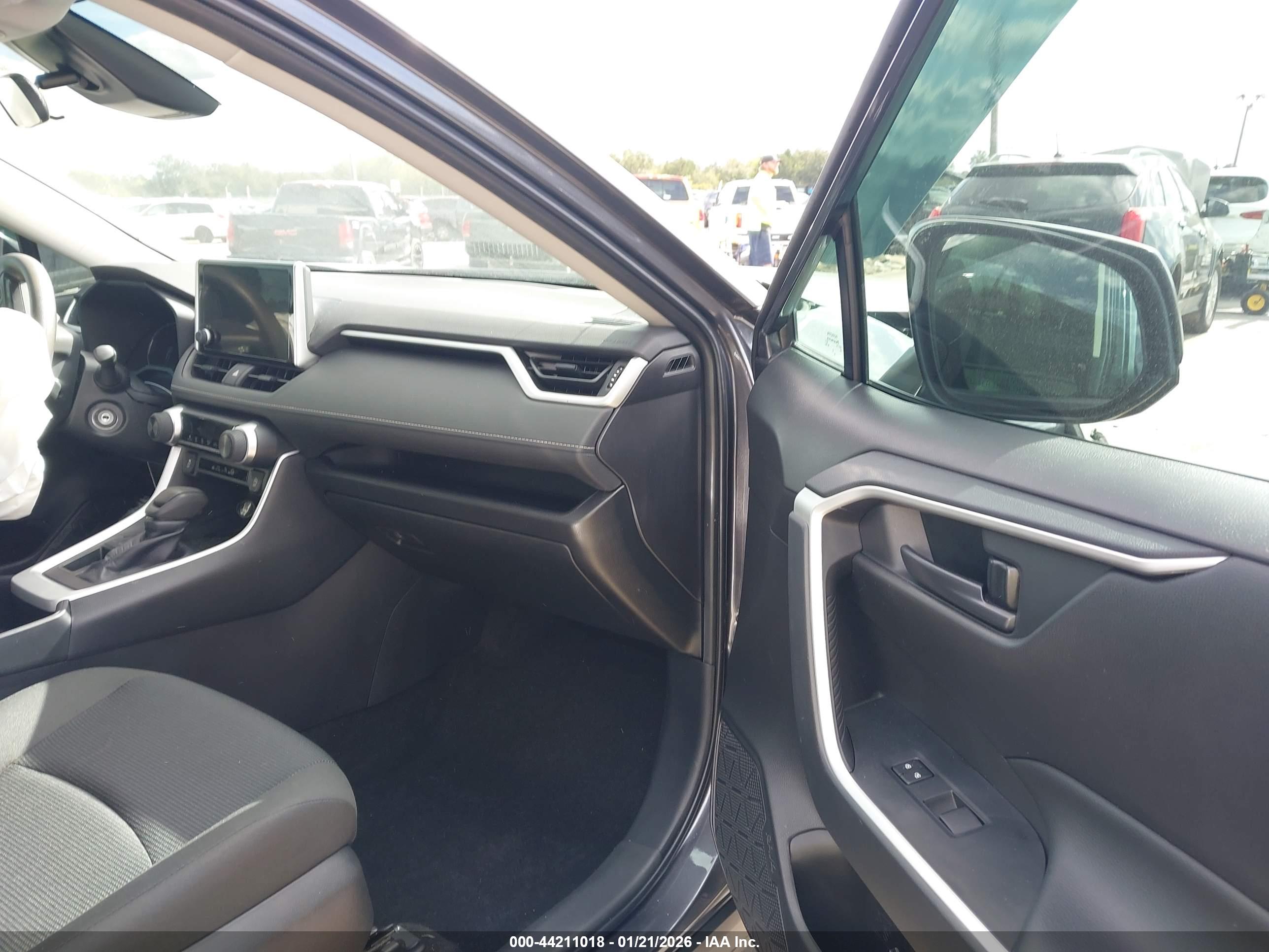 TOYOTA RAV4 image 5