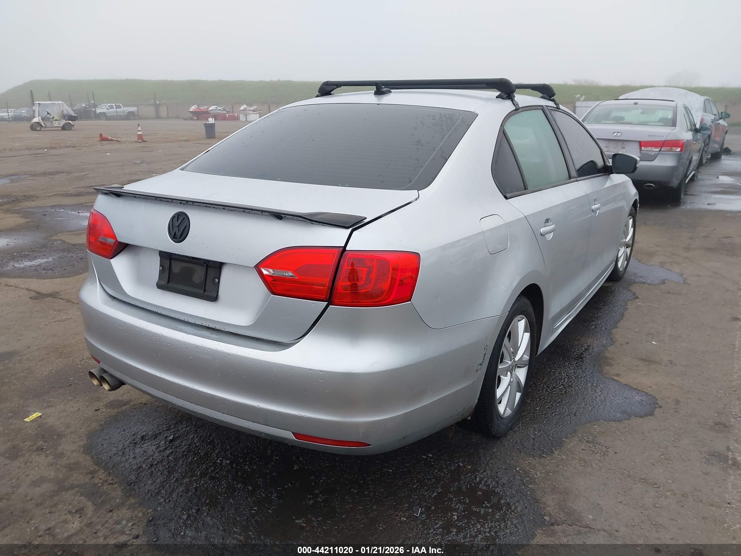 VOLKSWAGEN JETTA image 4