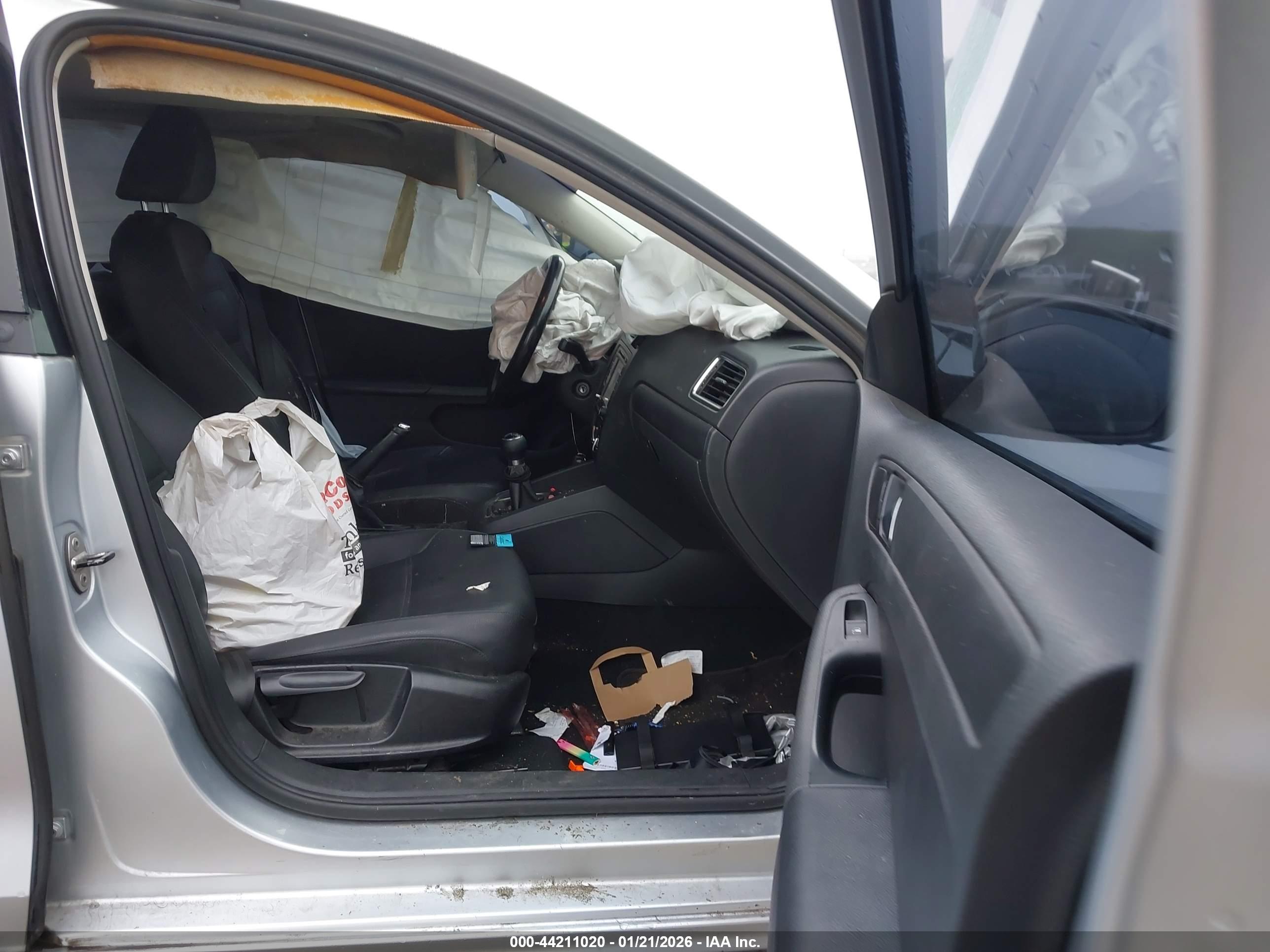 VOLKSWAGEN JETTA image 5