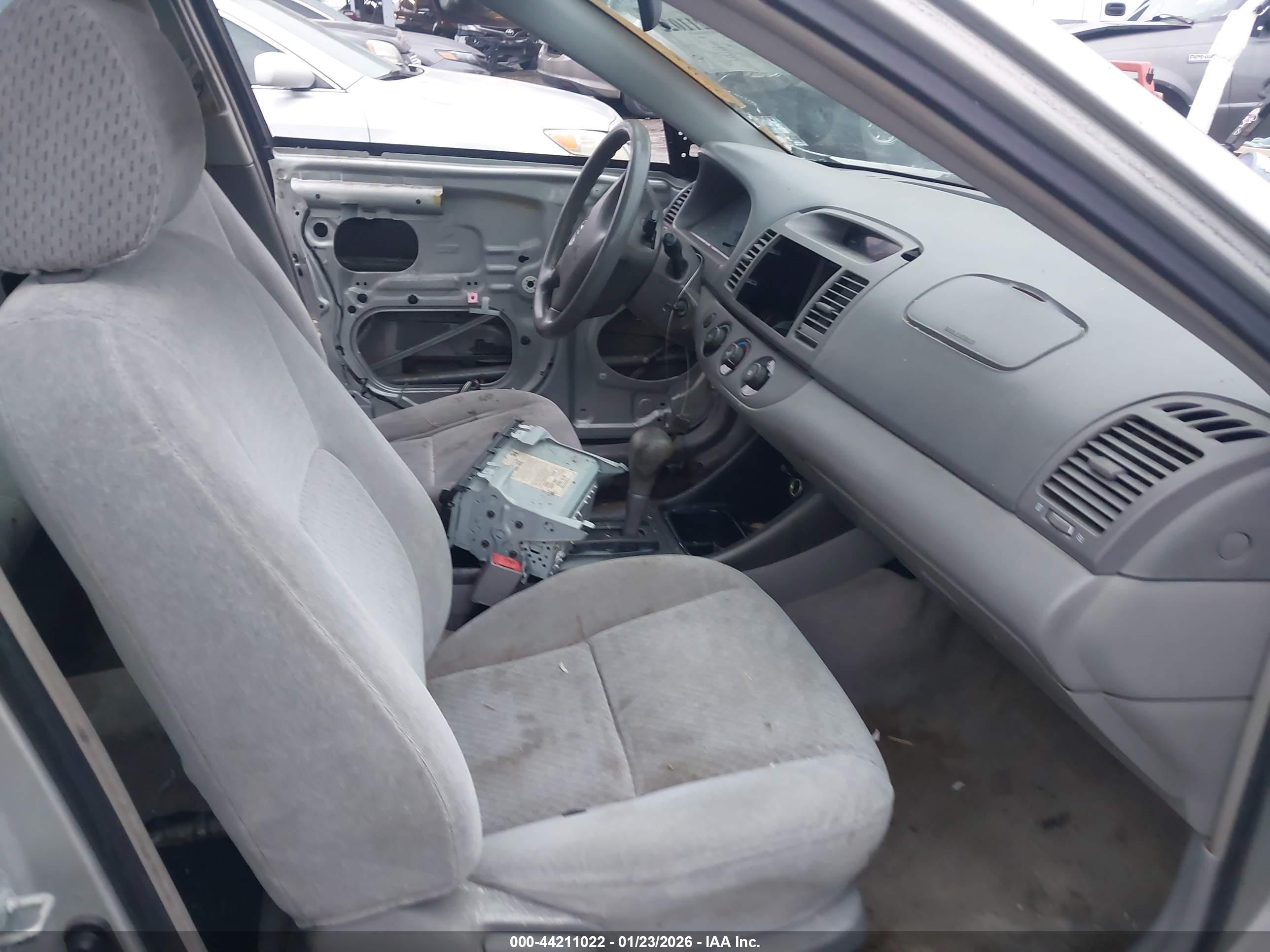 TOYOTA CAMRY image 5