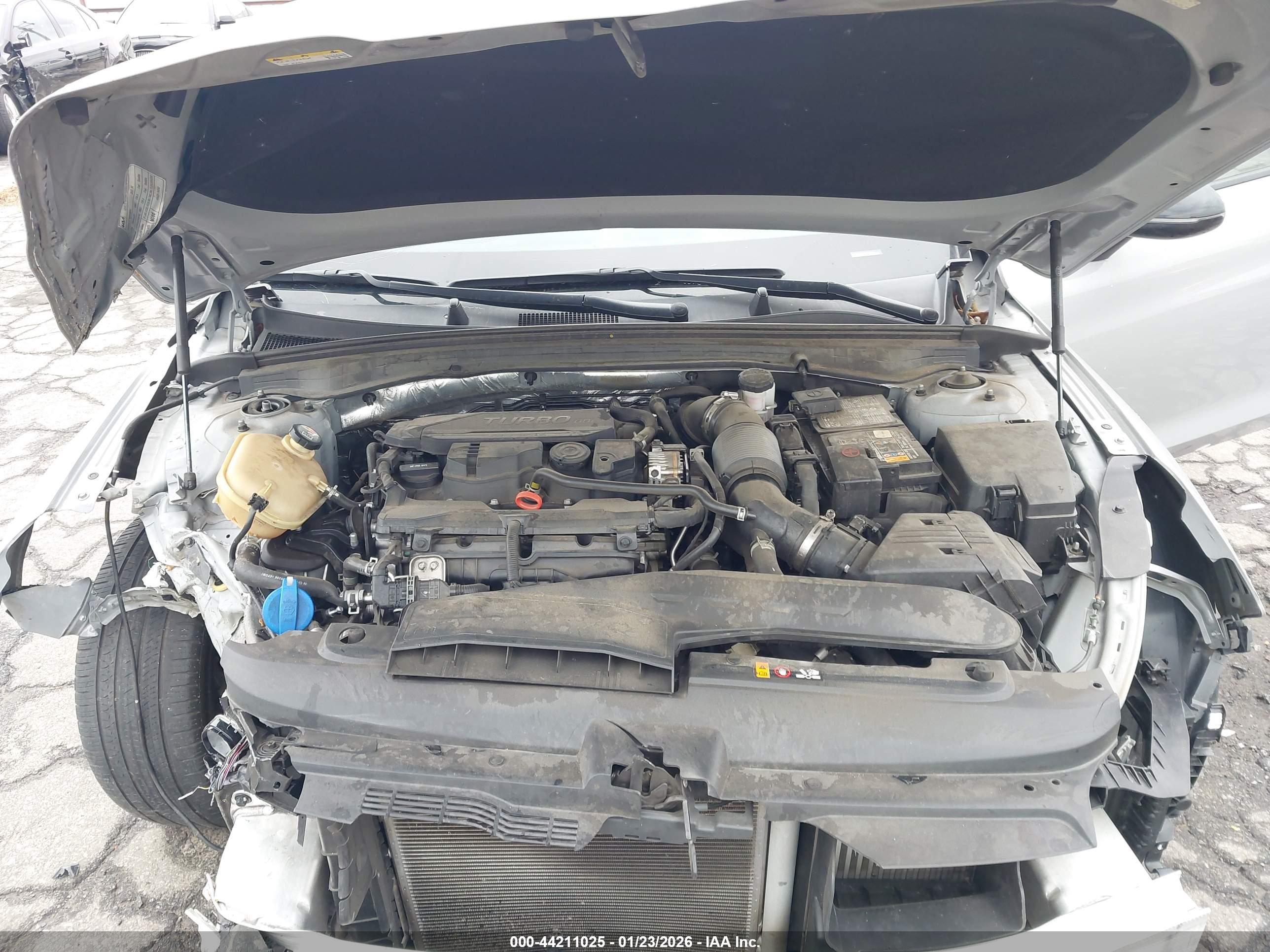 KIA K5 image 10