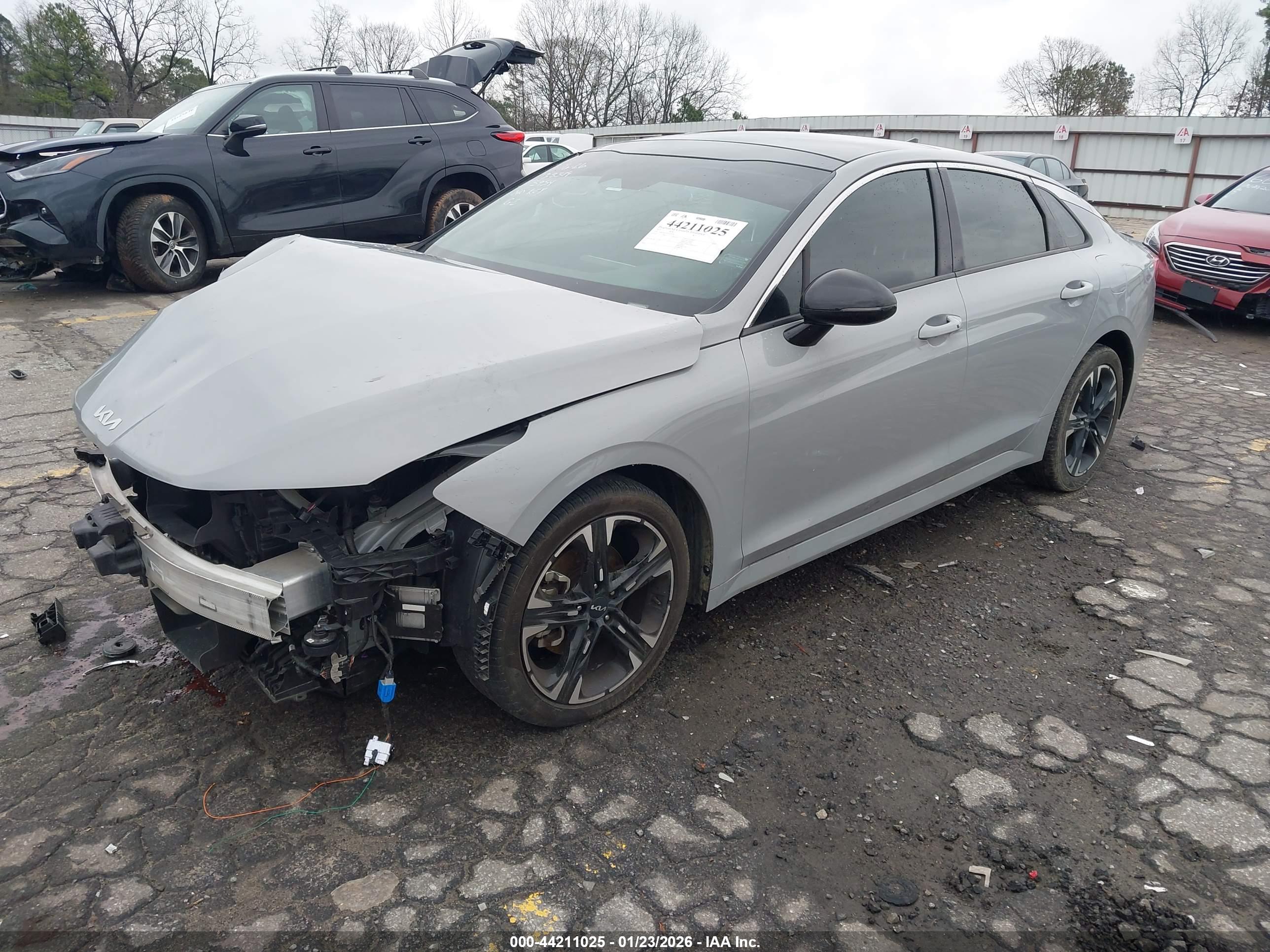 KIA K5 image 2