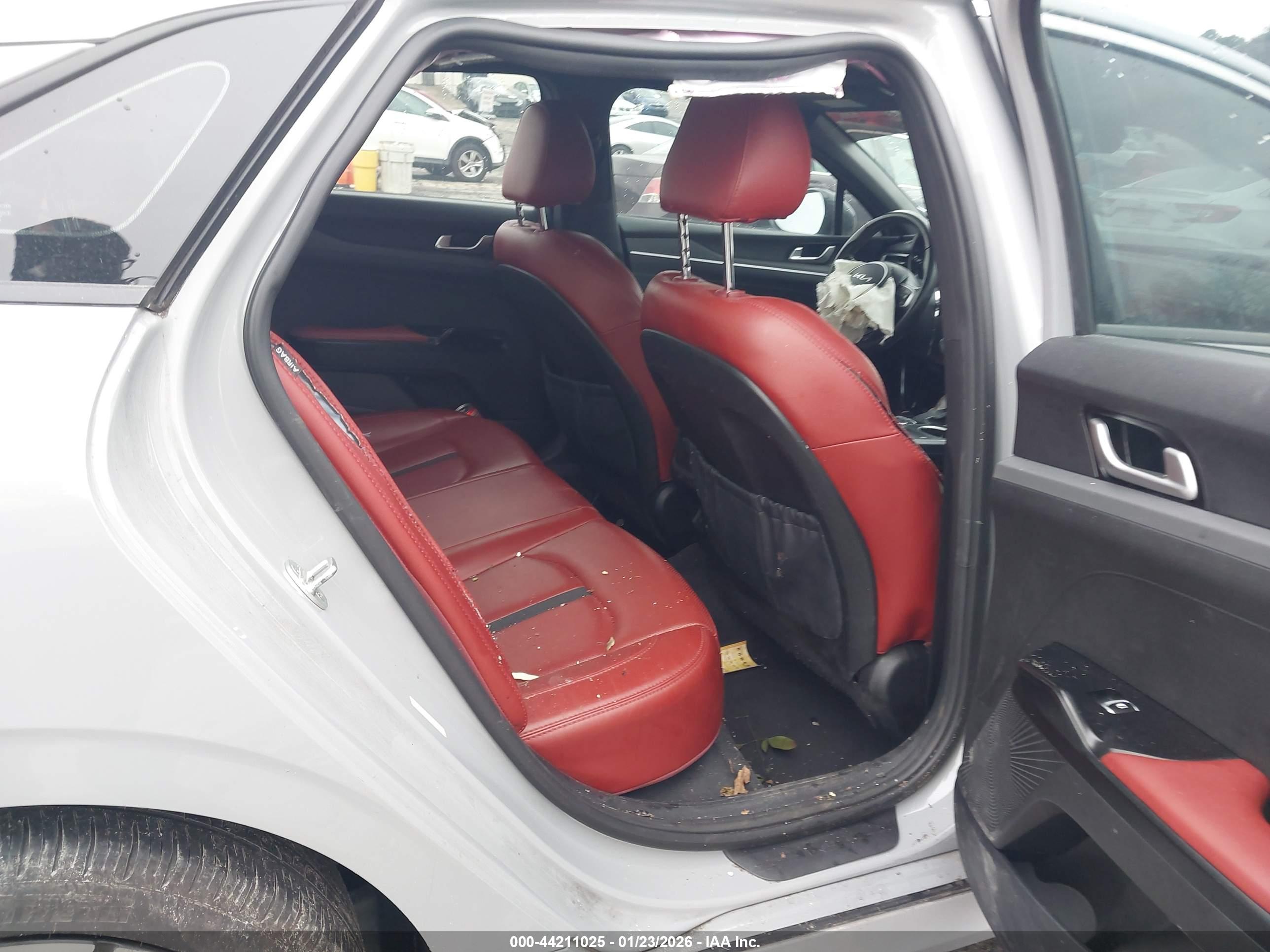KIA K5 image 8