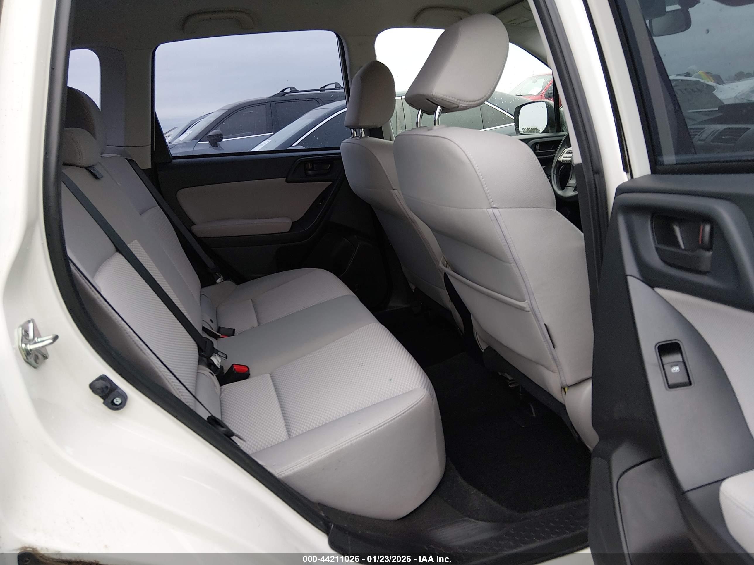 SUBARU FORESTER image 8