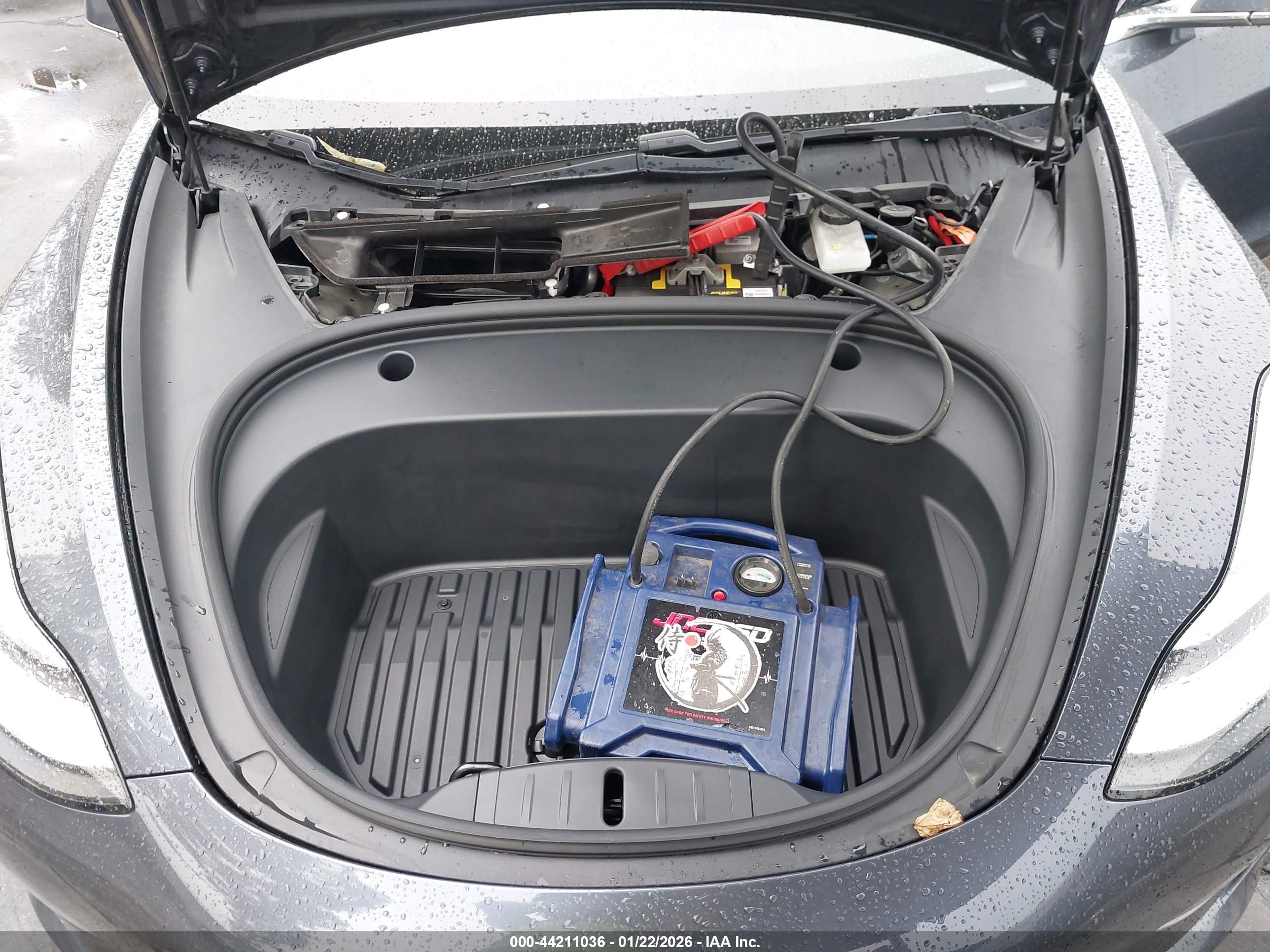 TESLA MODEL image 10