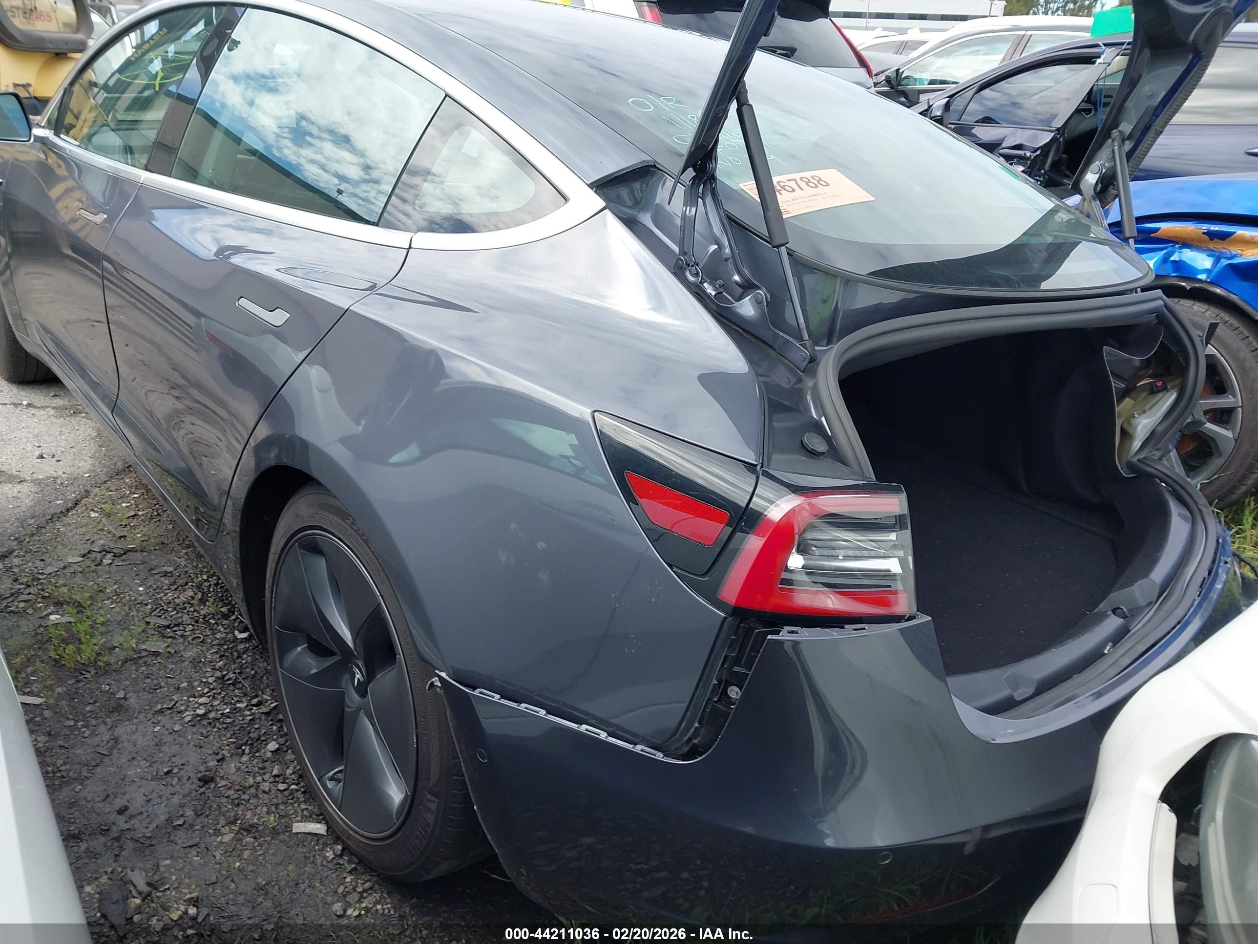 TESLA MODEL image 3
