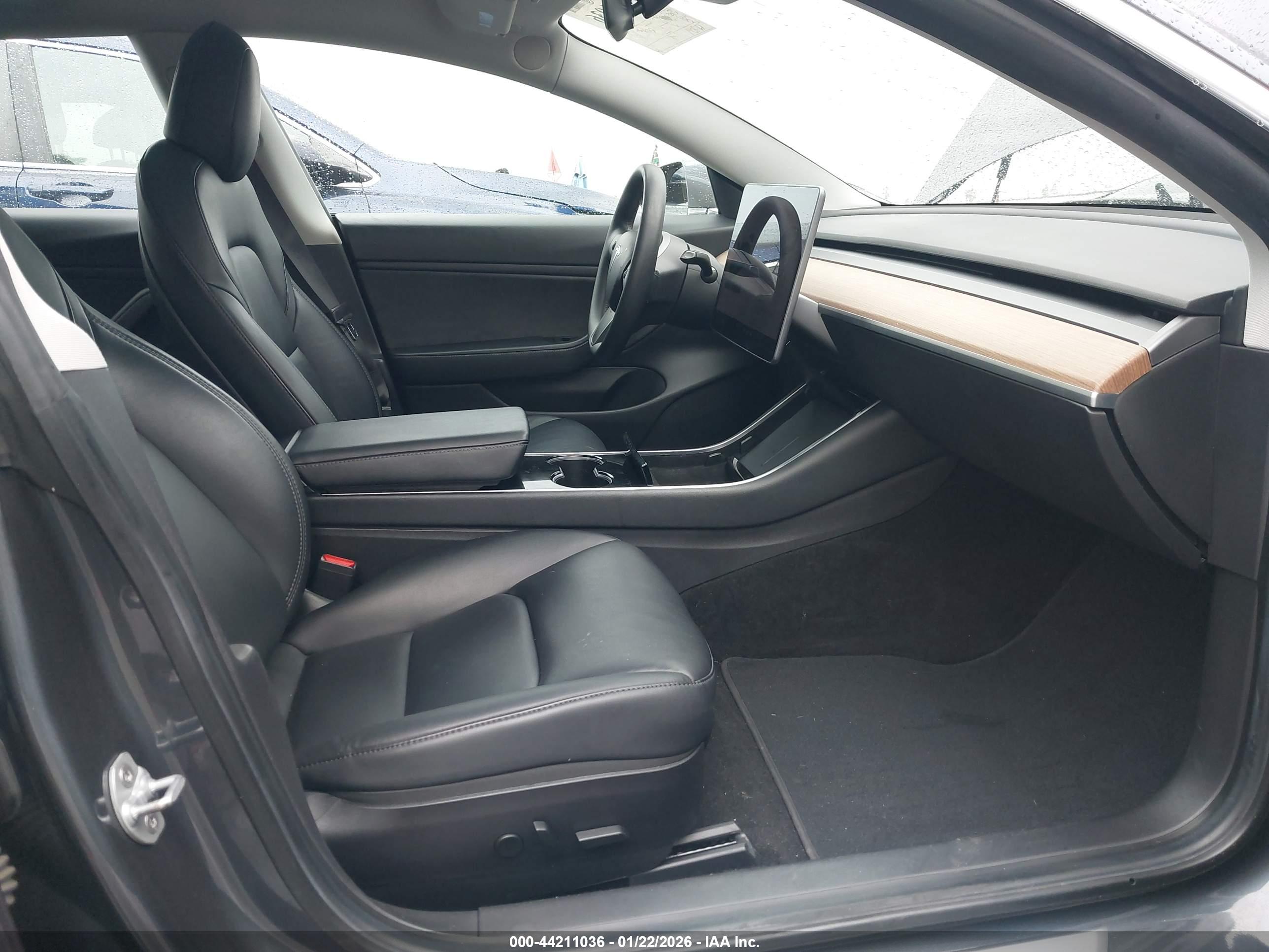 TESLA MODEL image 5