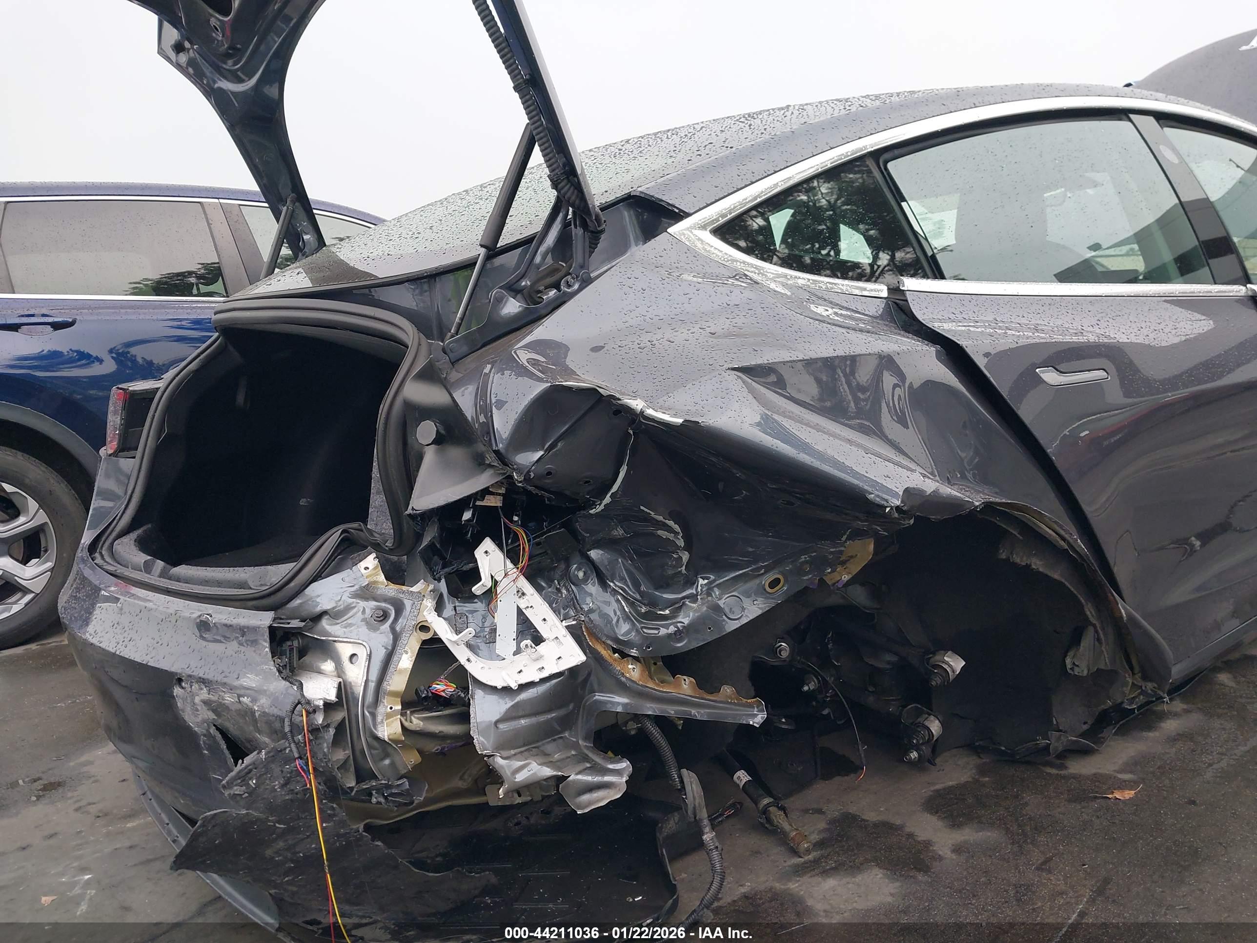 TESLA MODEL image 6