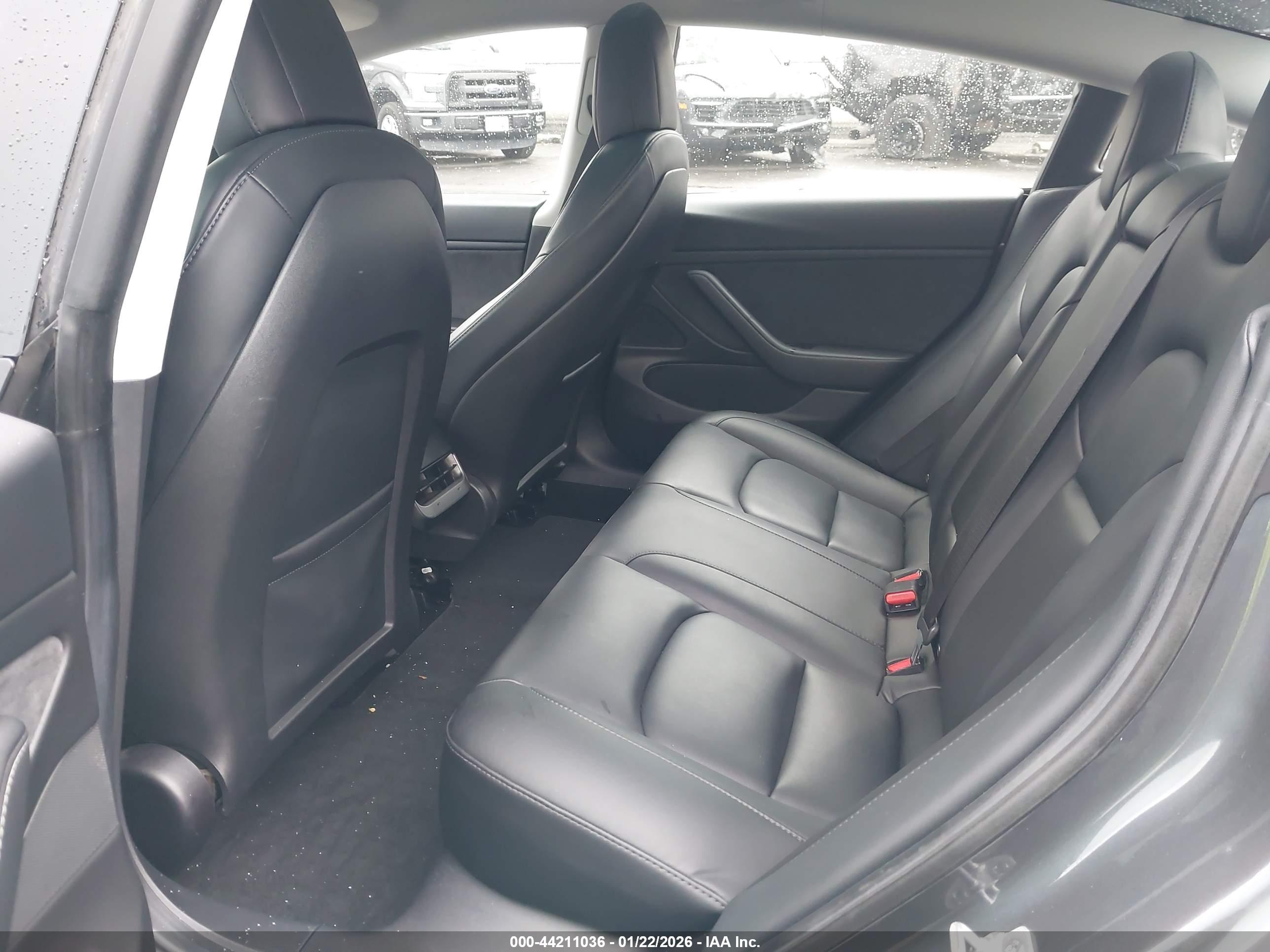 TESLA MODEL image 8