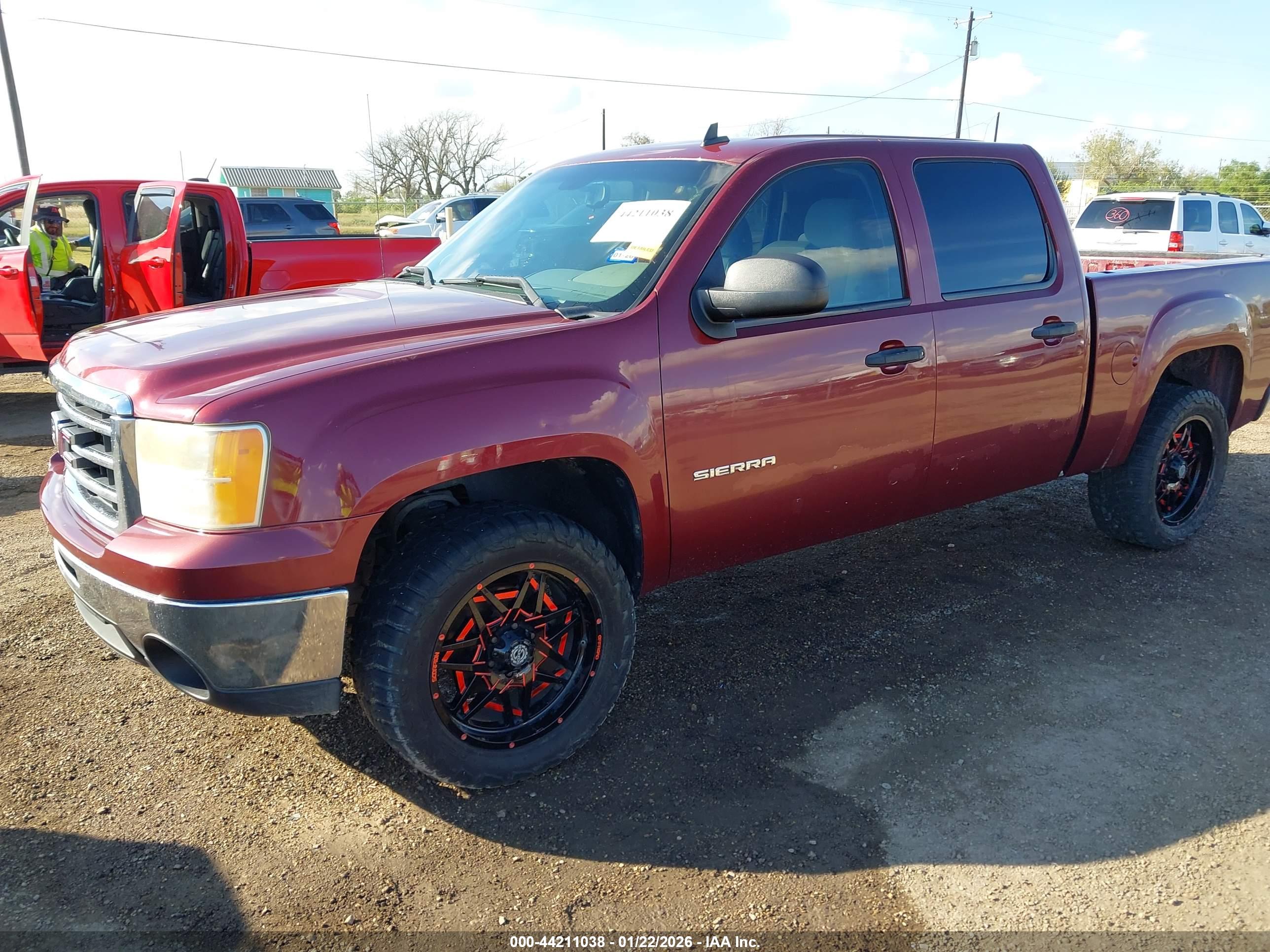 GMC SIERRA image 2