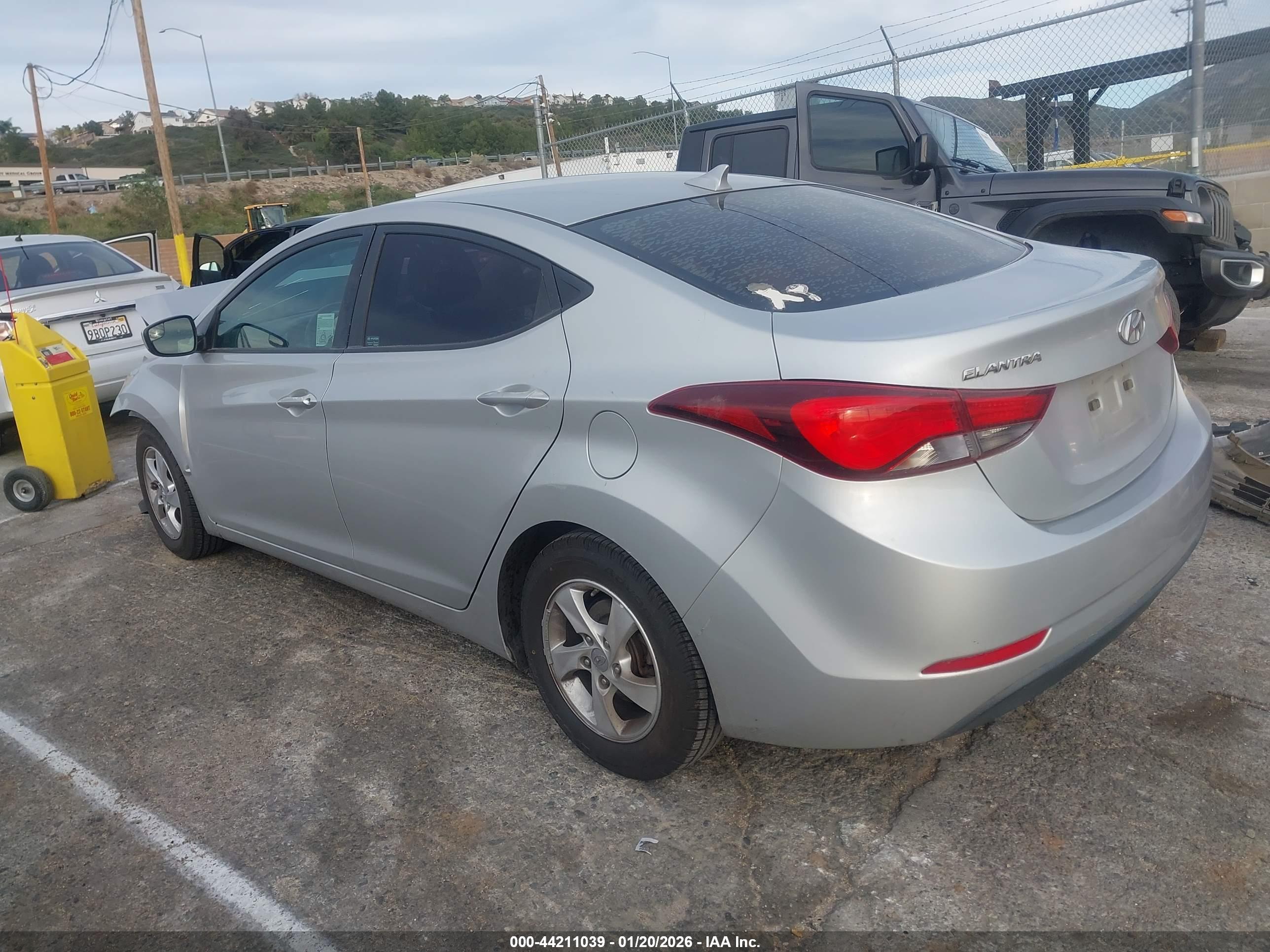 HYUNDAI ELANTRA image 3