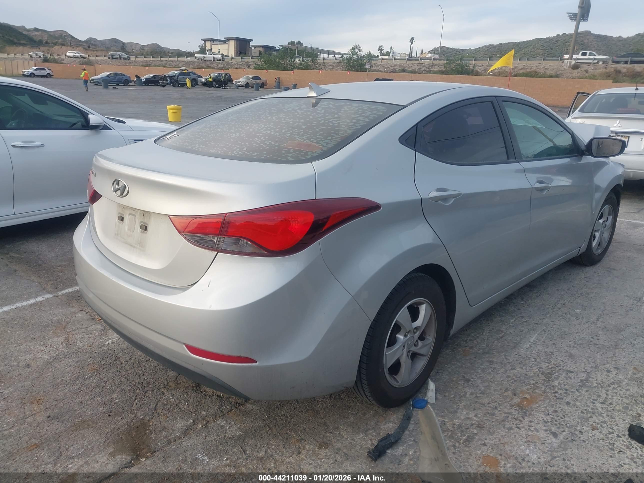 HYUNDAI ELANTRA image 4