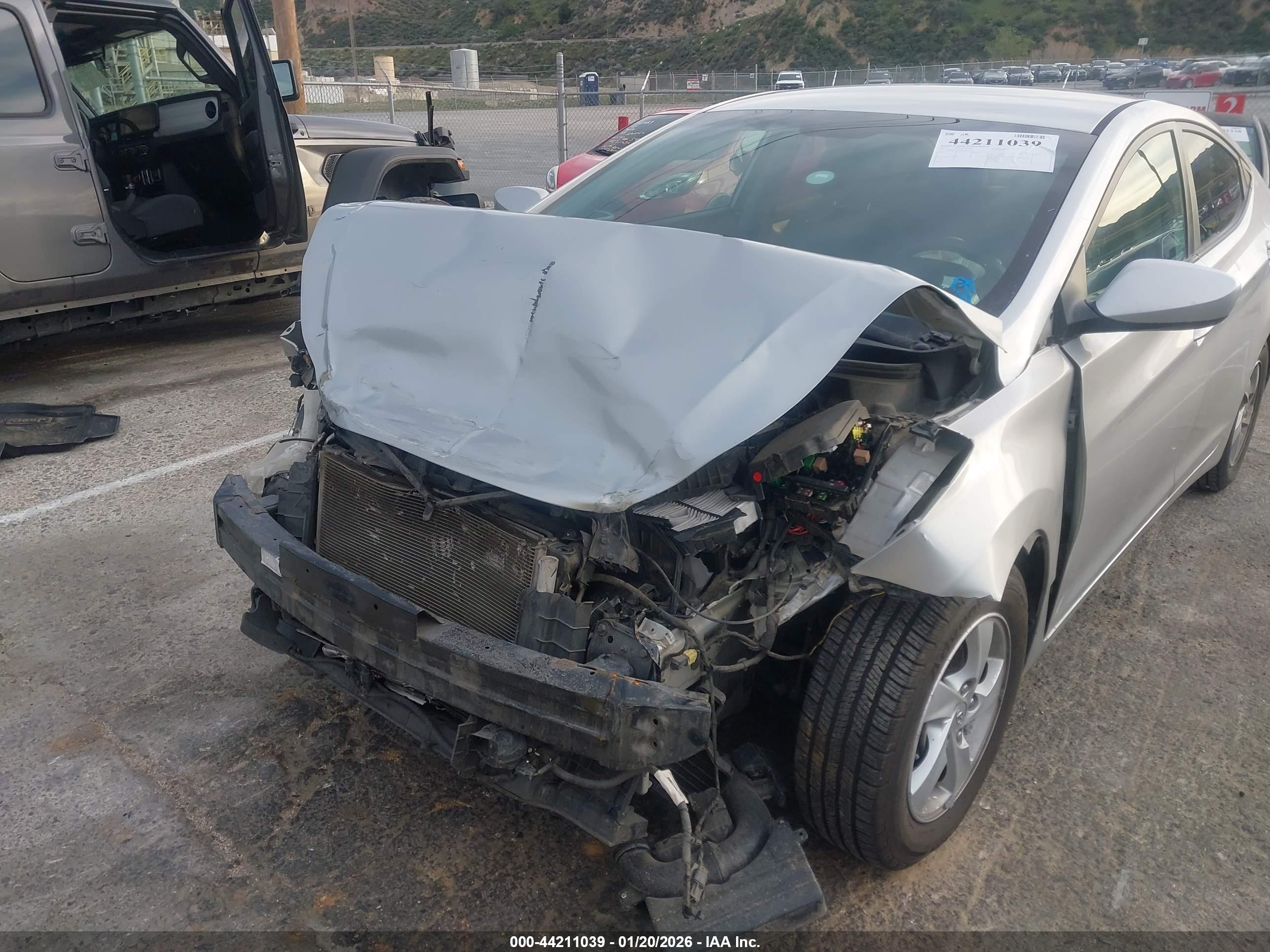 HYUNDAI ELANTRA image 6