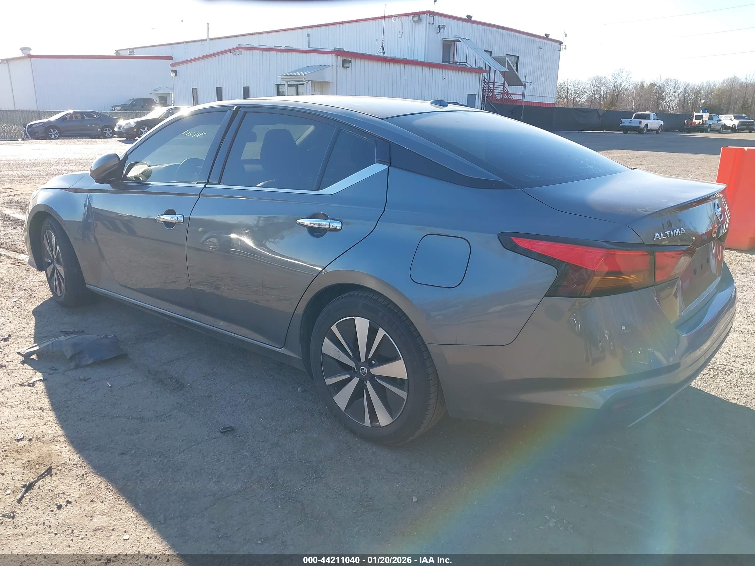 NISSAN ALTIMA image 3