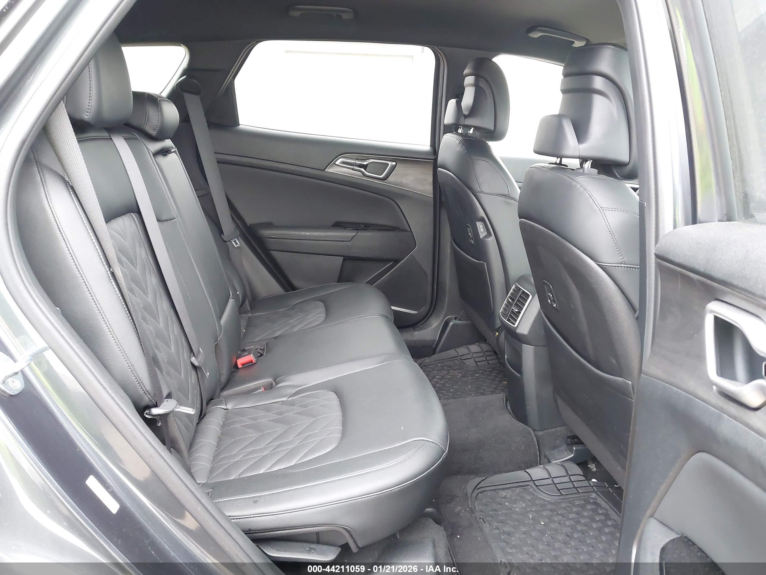KIA SPORTAGE image 8