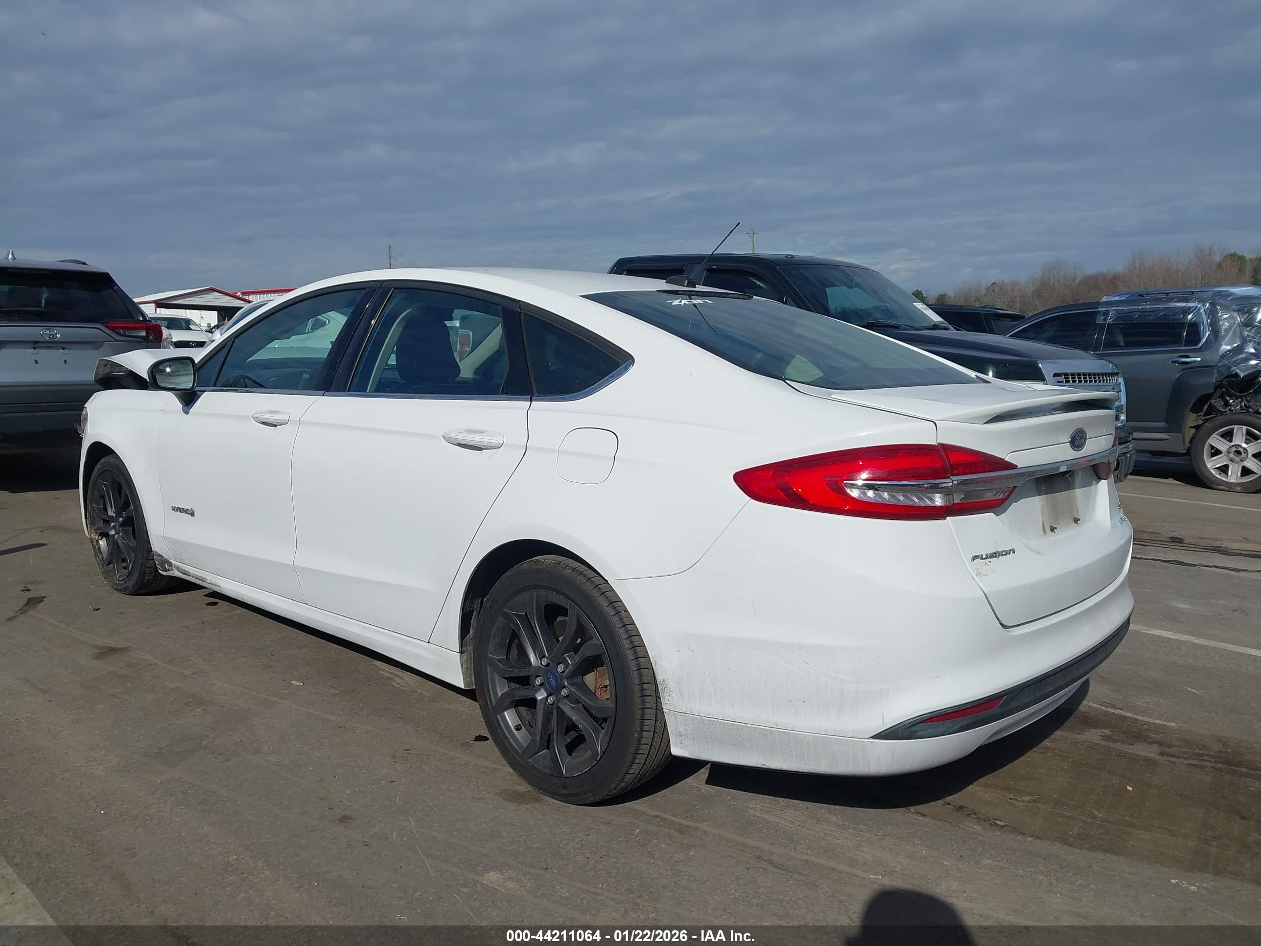 FORD FUSION image 3