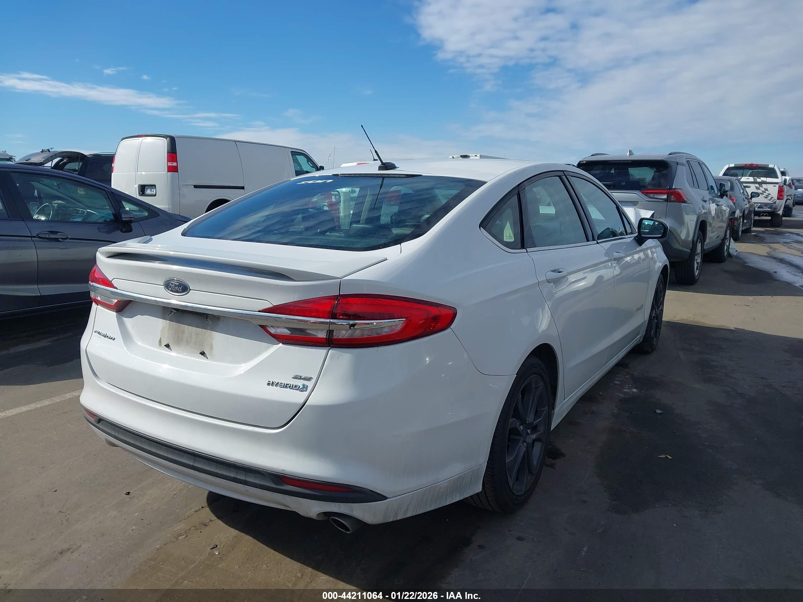 FORD FUSION image 4