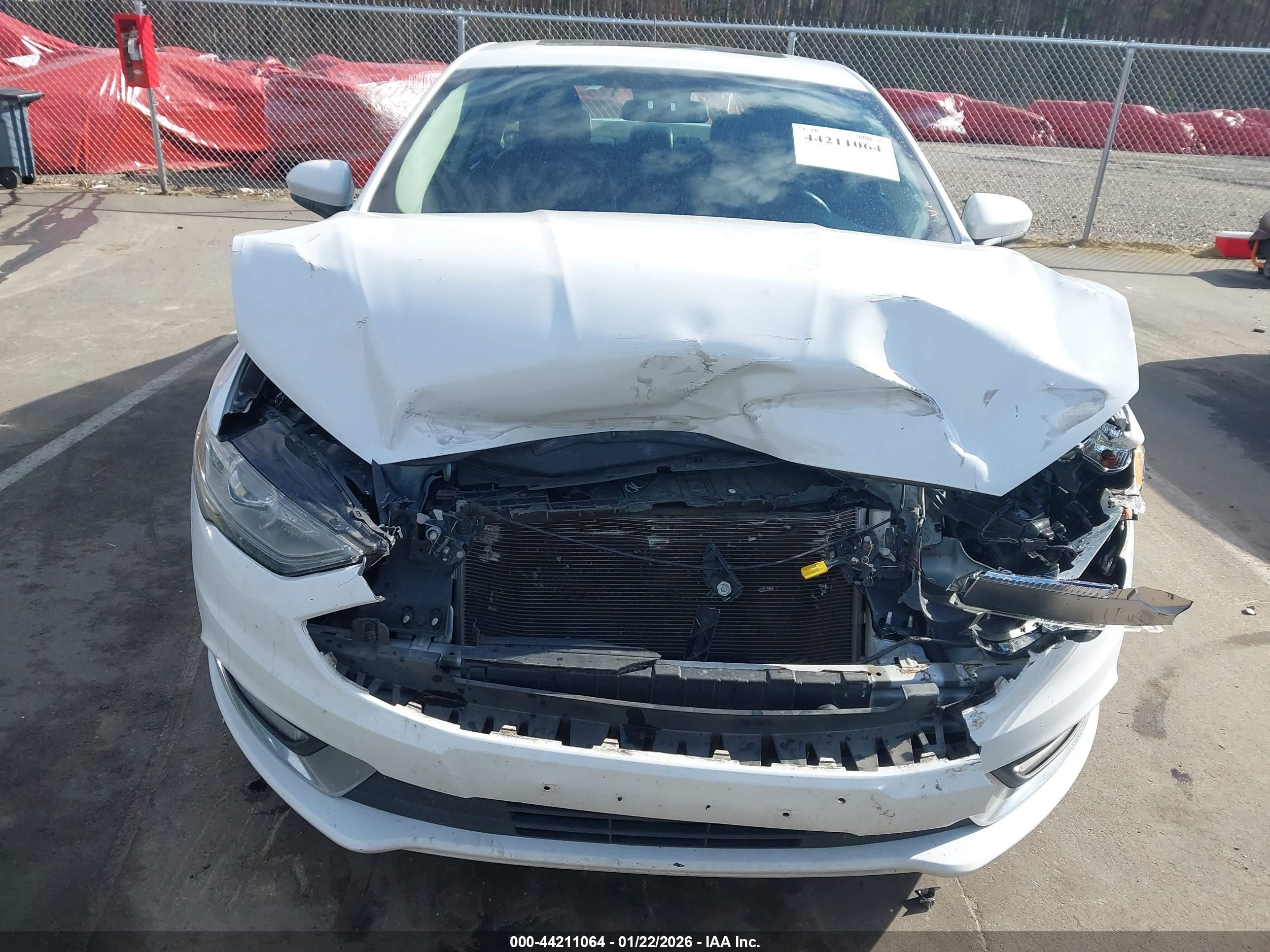 FORD FUSION image 6