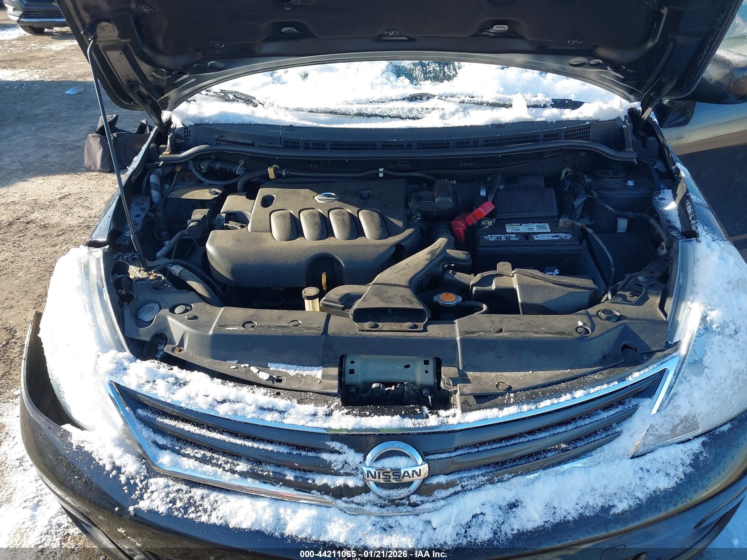 NISSAN VERSA image 10