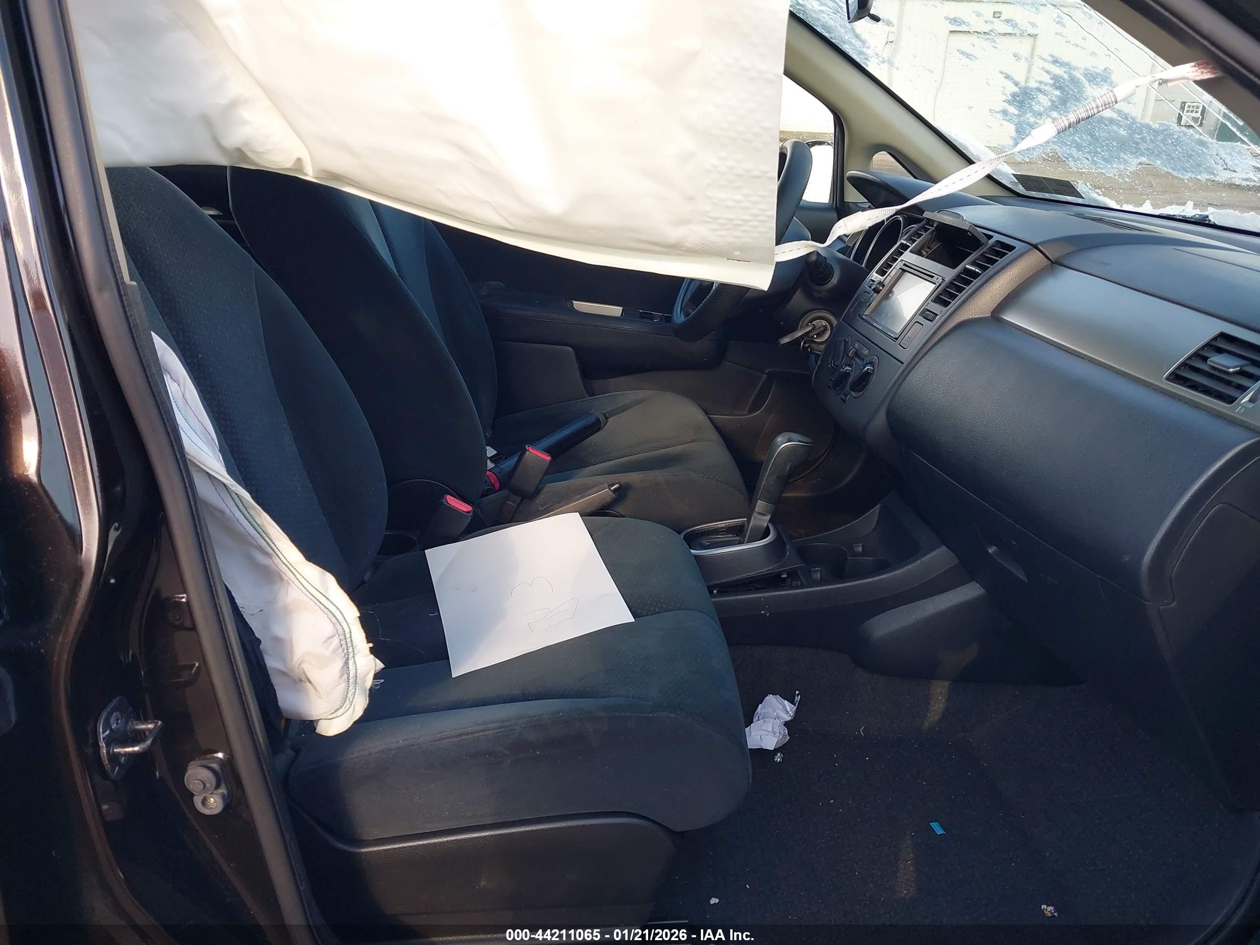 NISSAN VERSA image 5