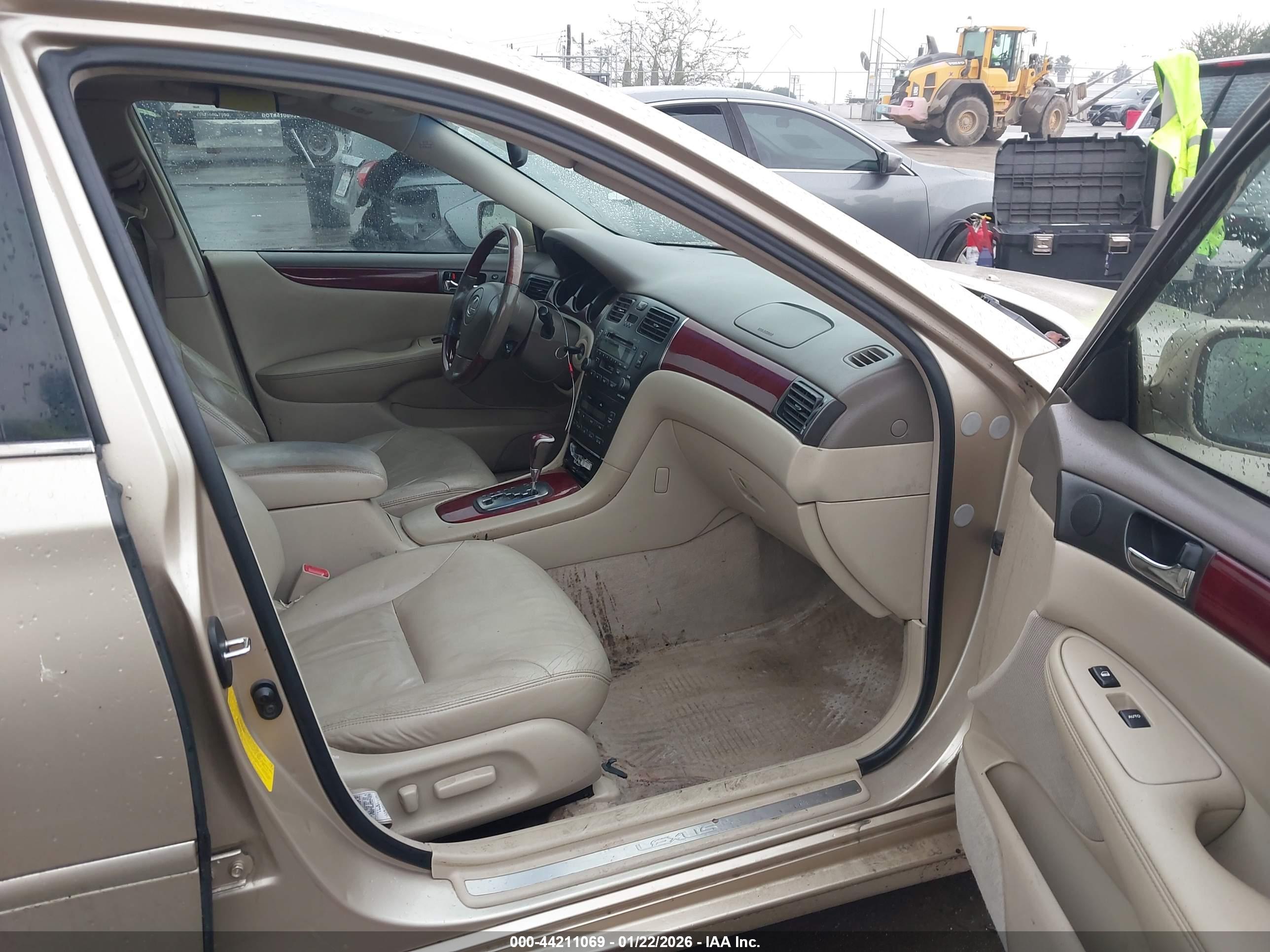 LEXUS ES image 5