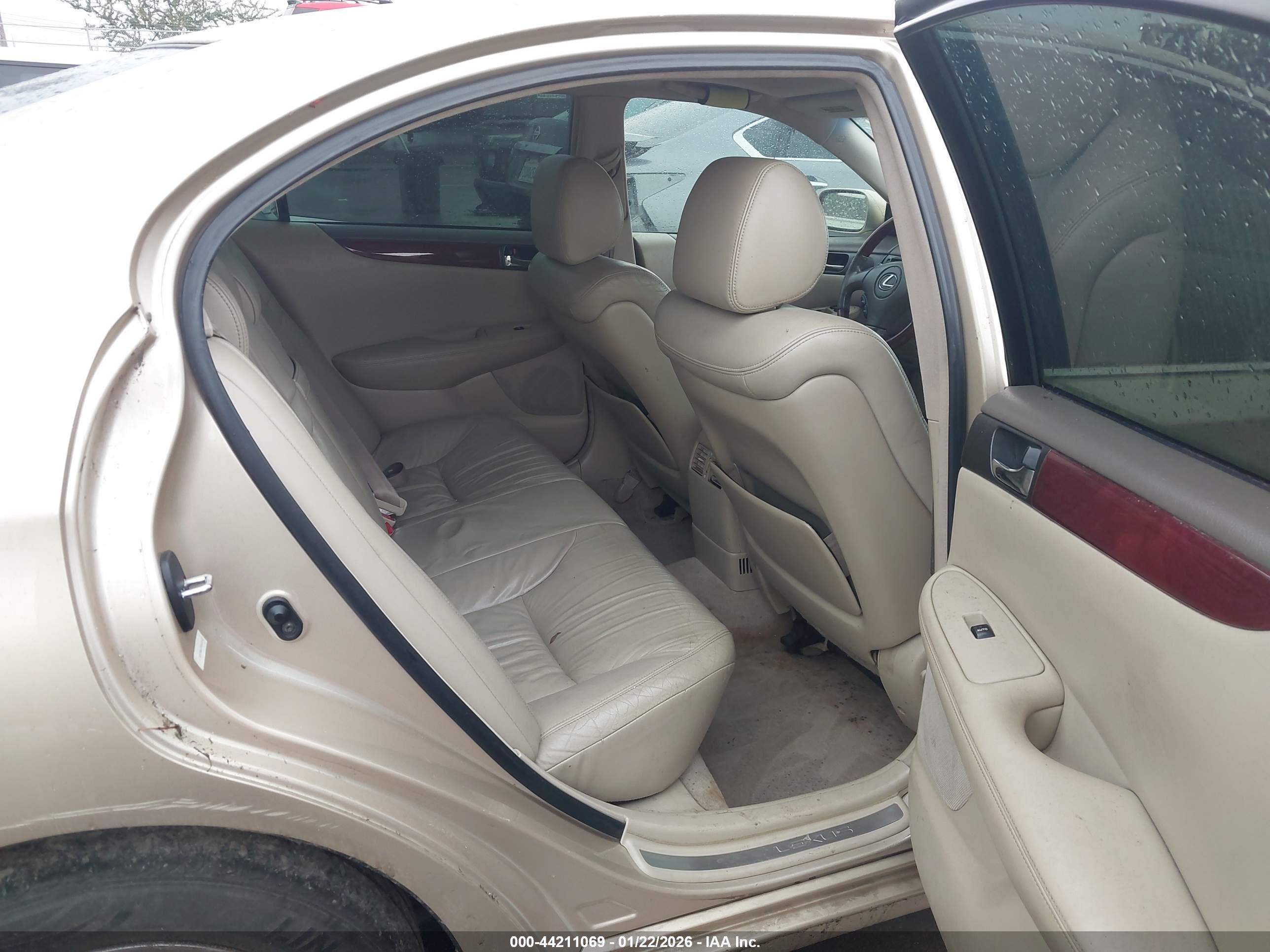 LEXUS ES image 8