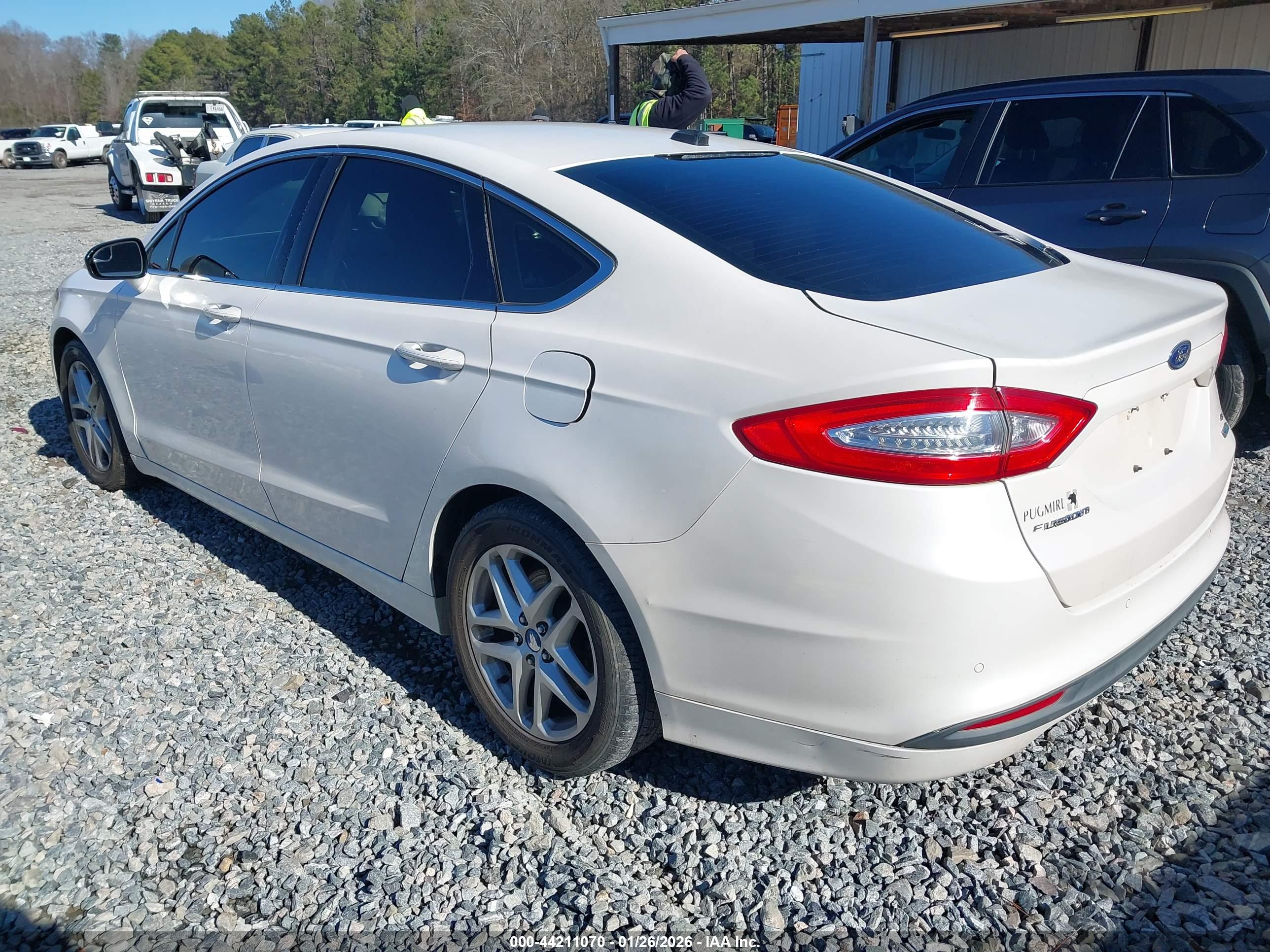 FORD FUSION image 3