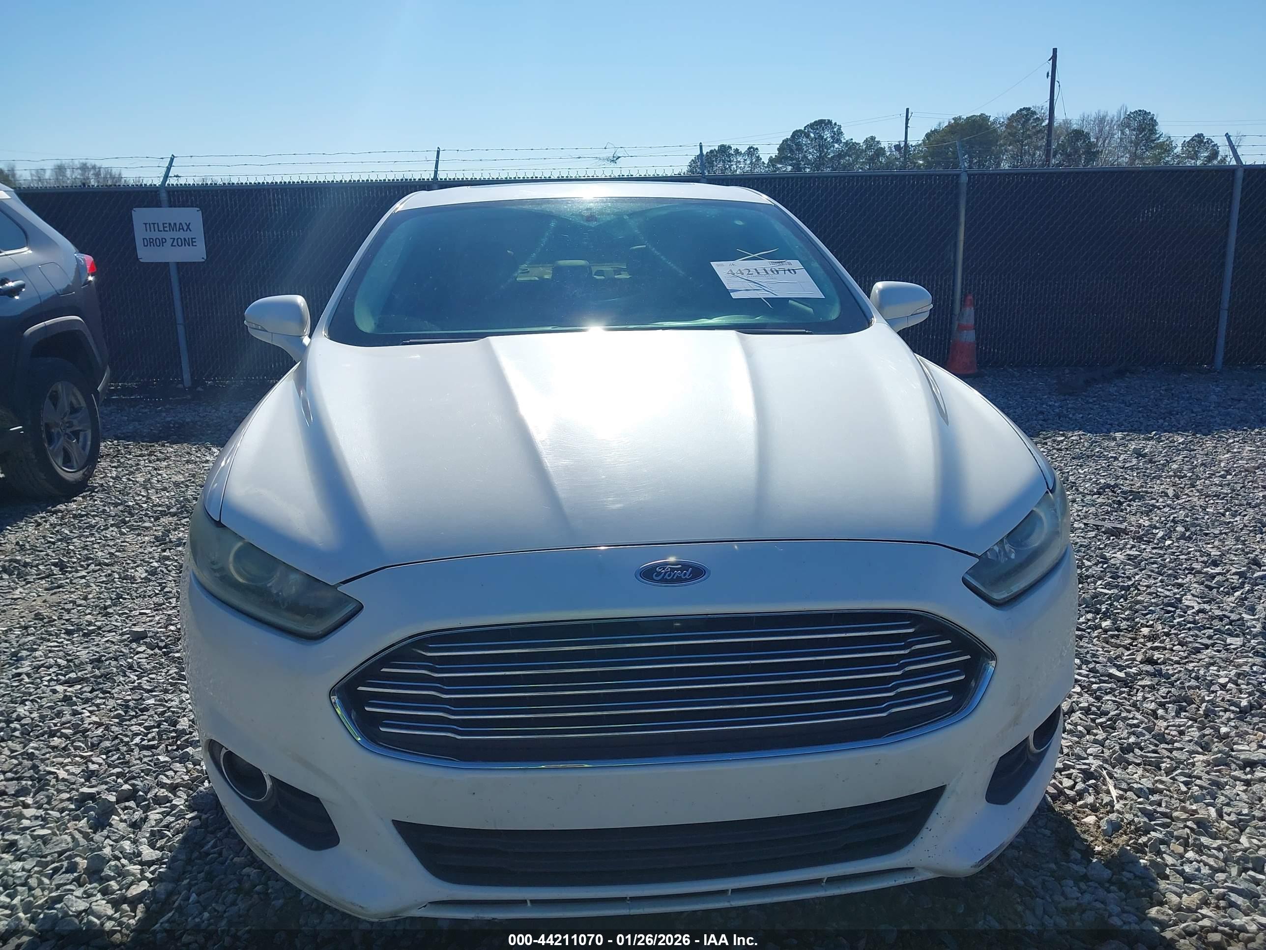 FORD FUSION image 6