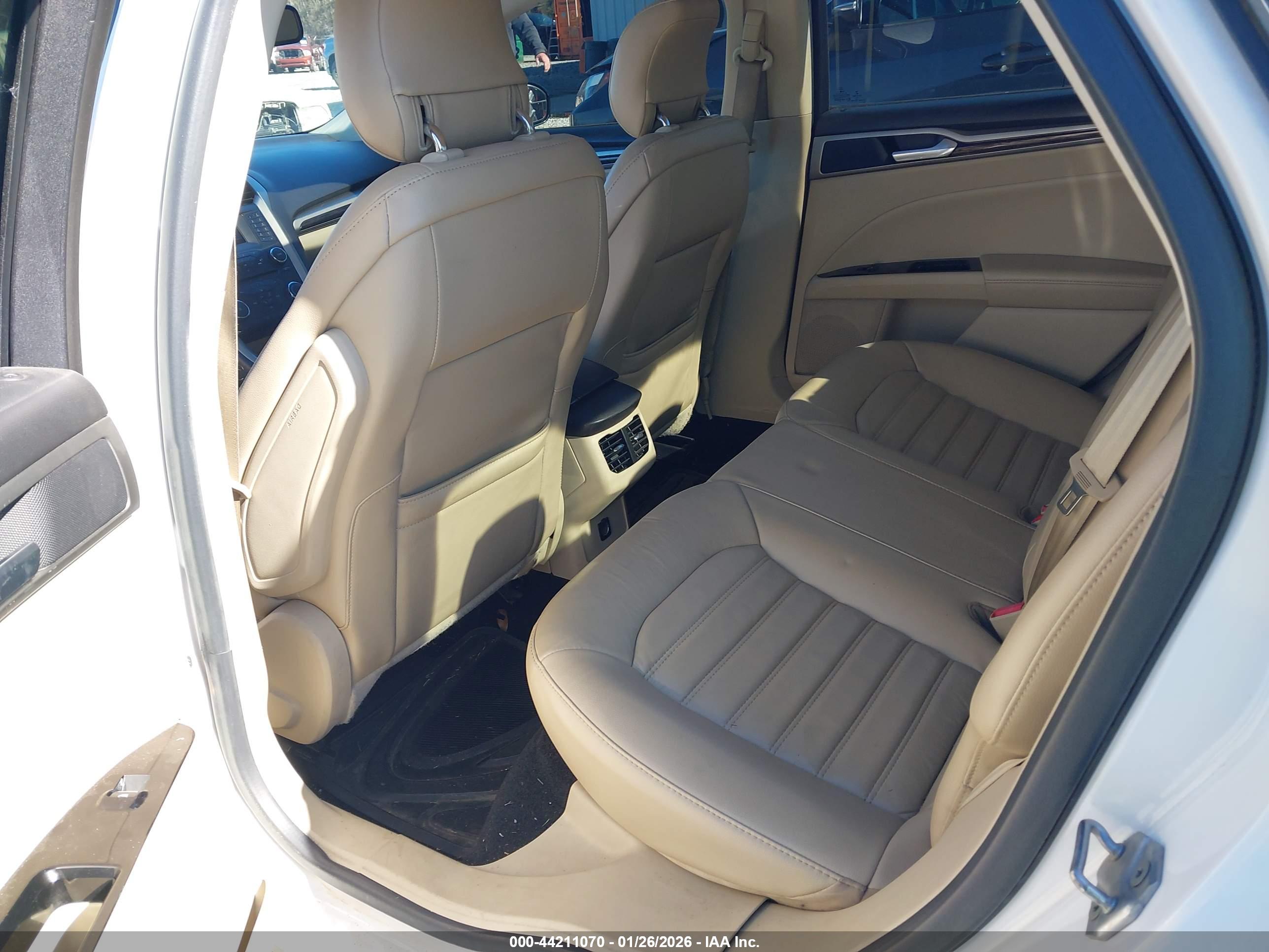 FORD FUSION image 8