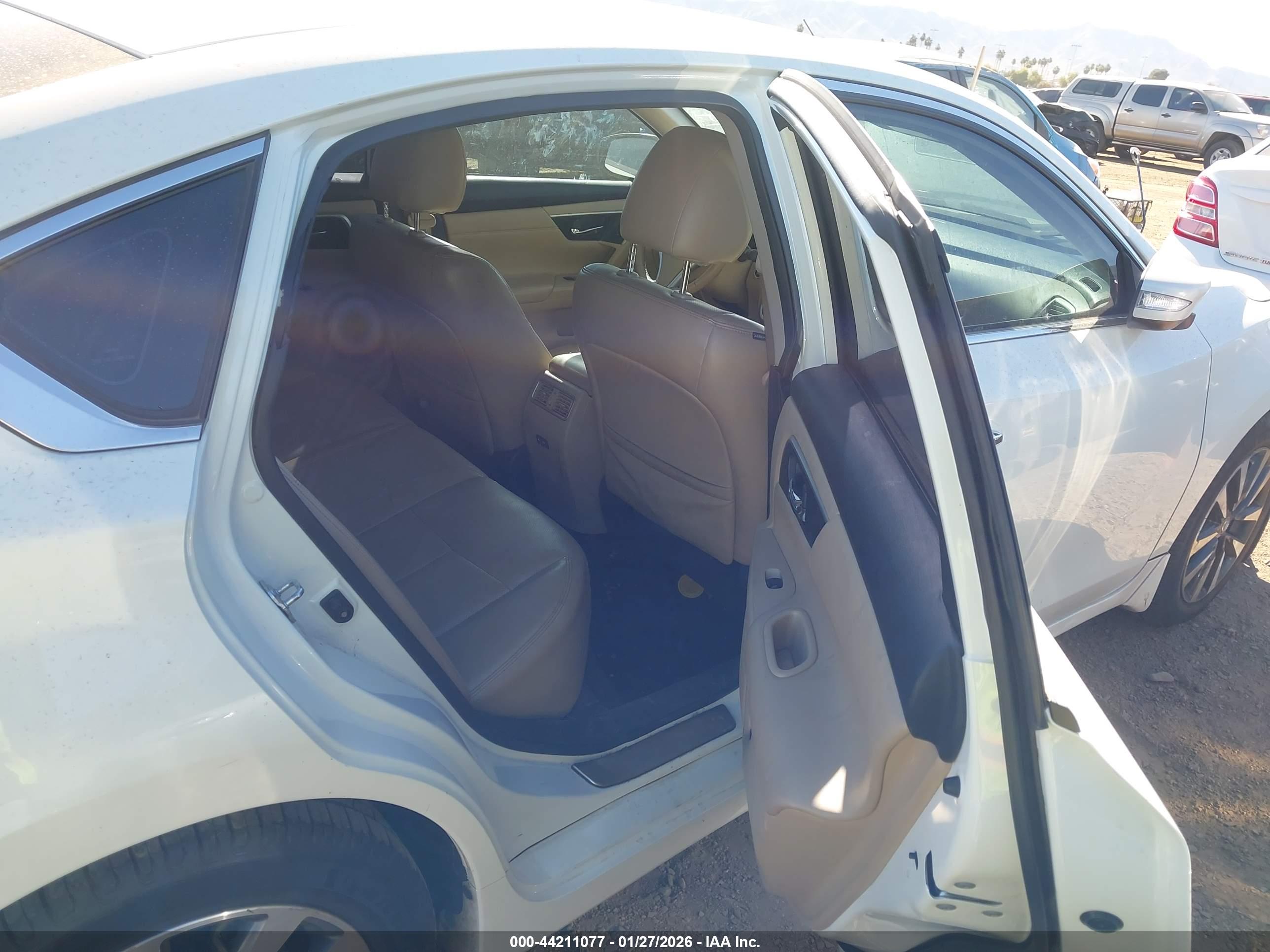 NISSAN ALTIMA image 8