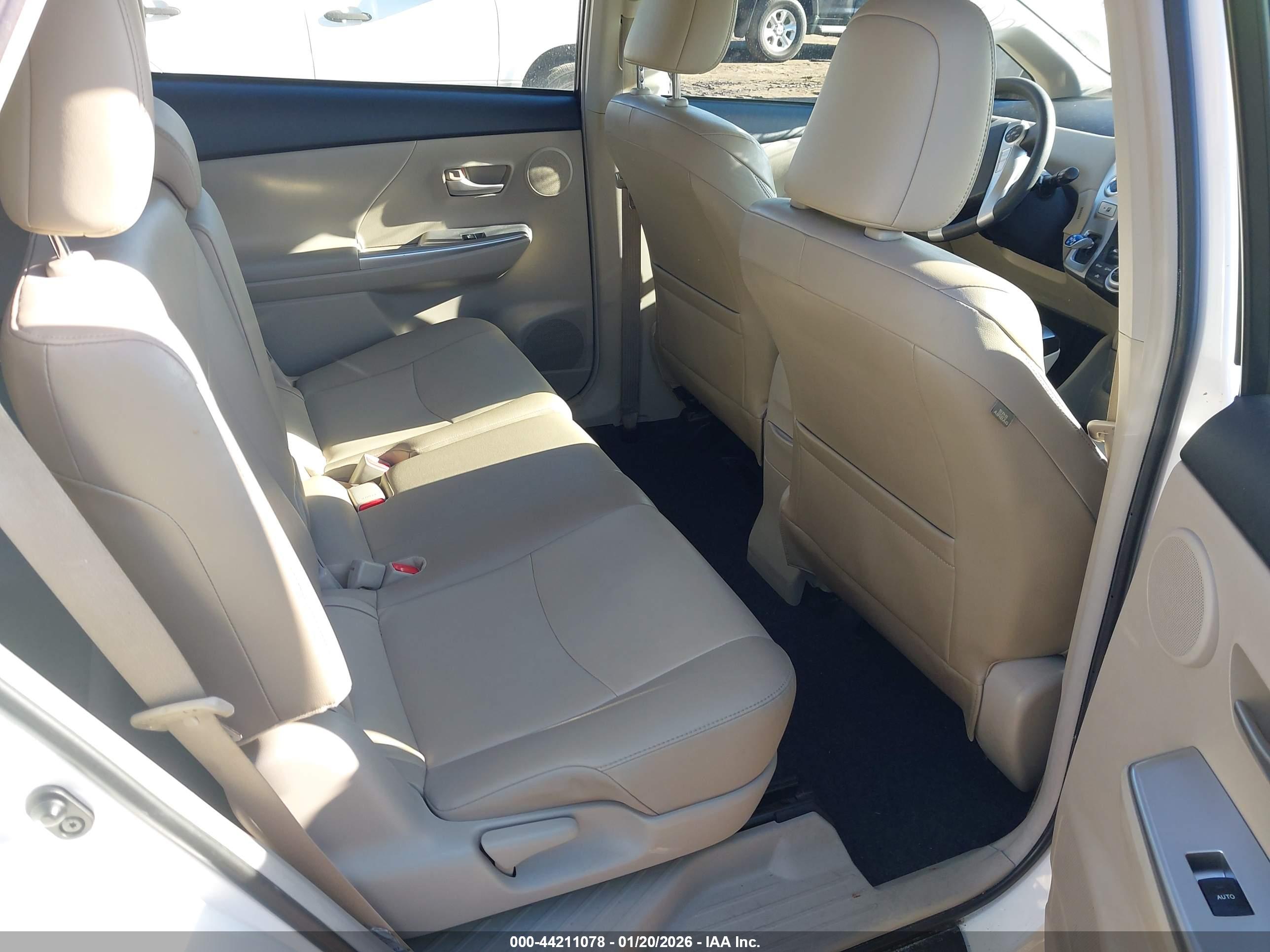 TOYOTA PRIUS image 8