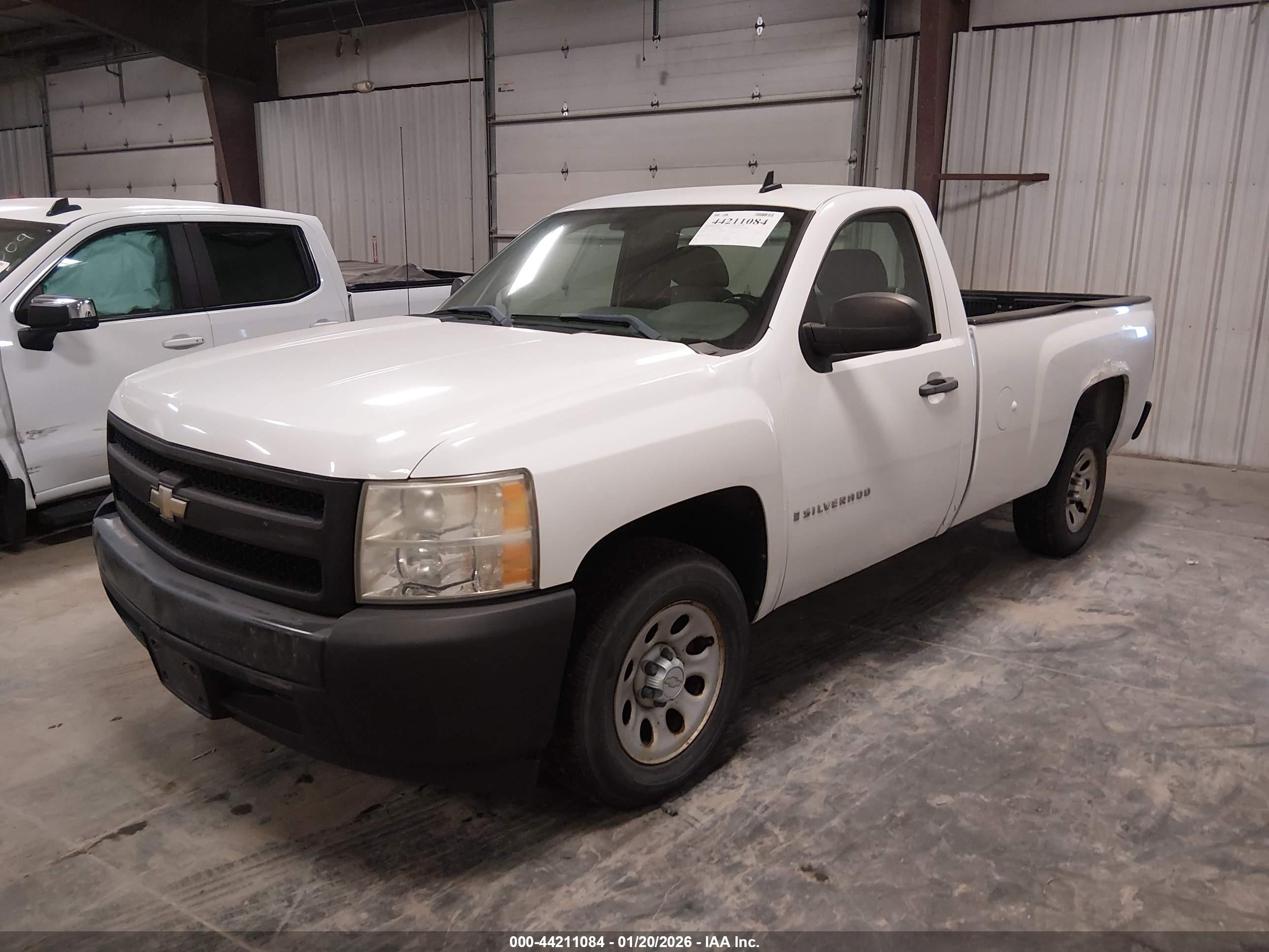 CHEVROLET SILVERADO image 2