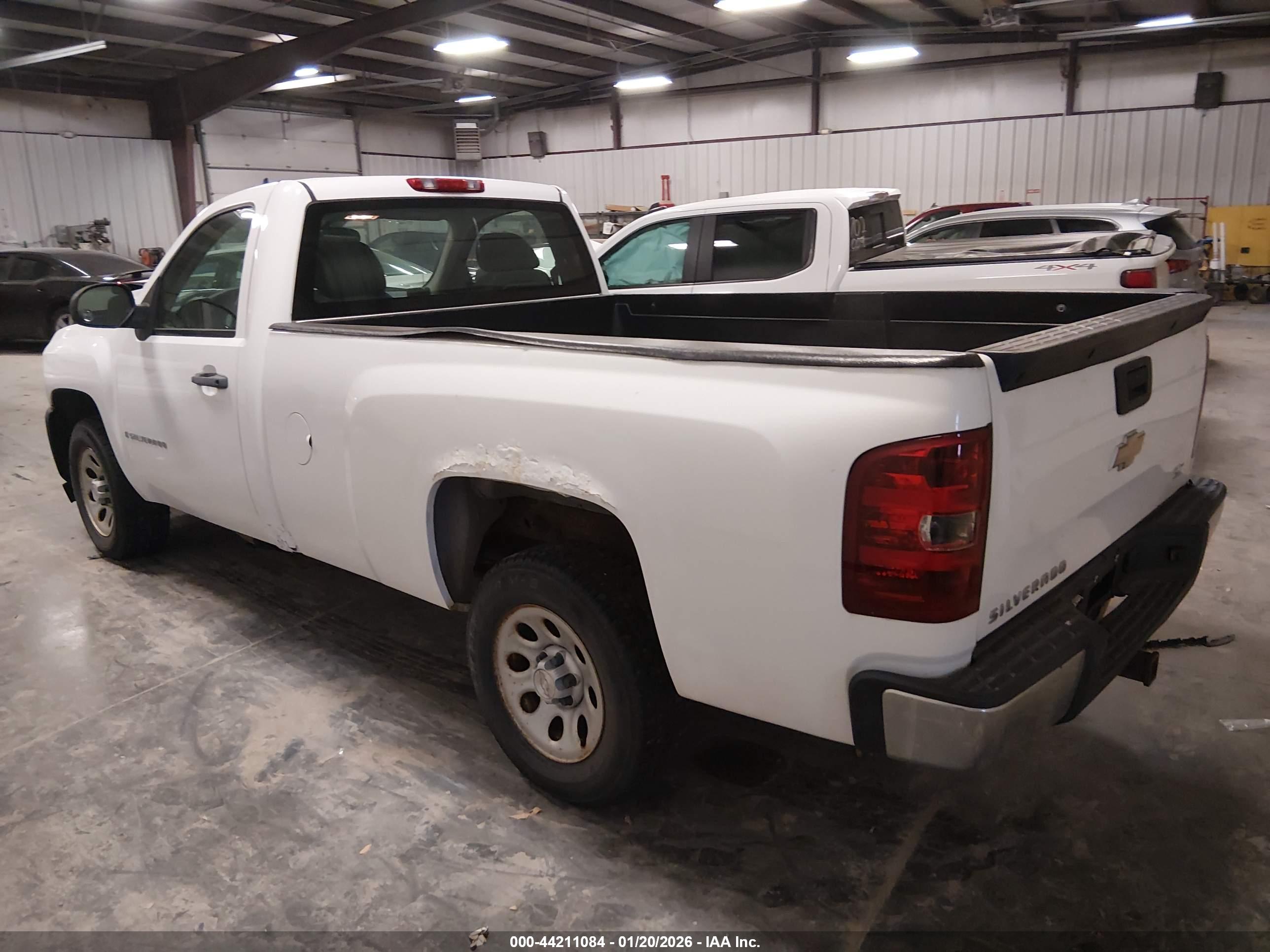 CHEVROLET SILVERADO image 3