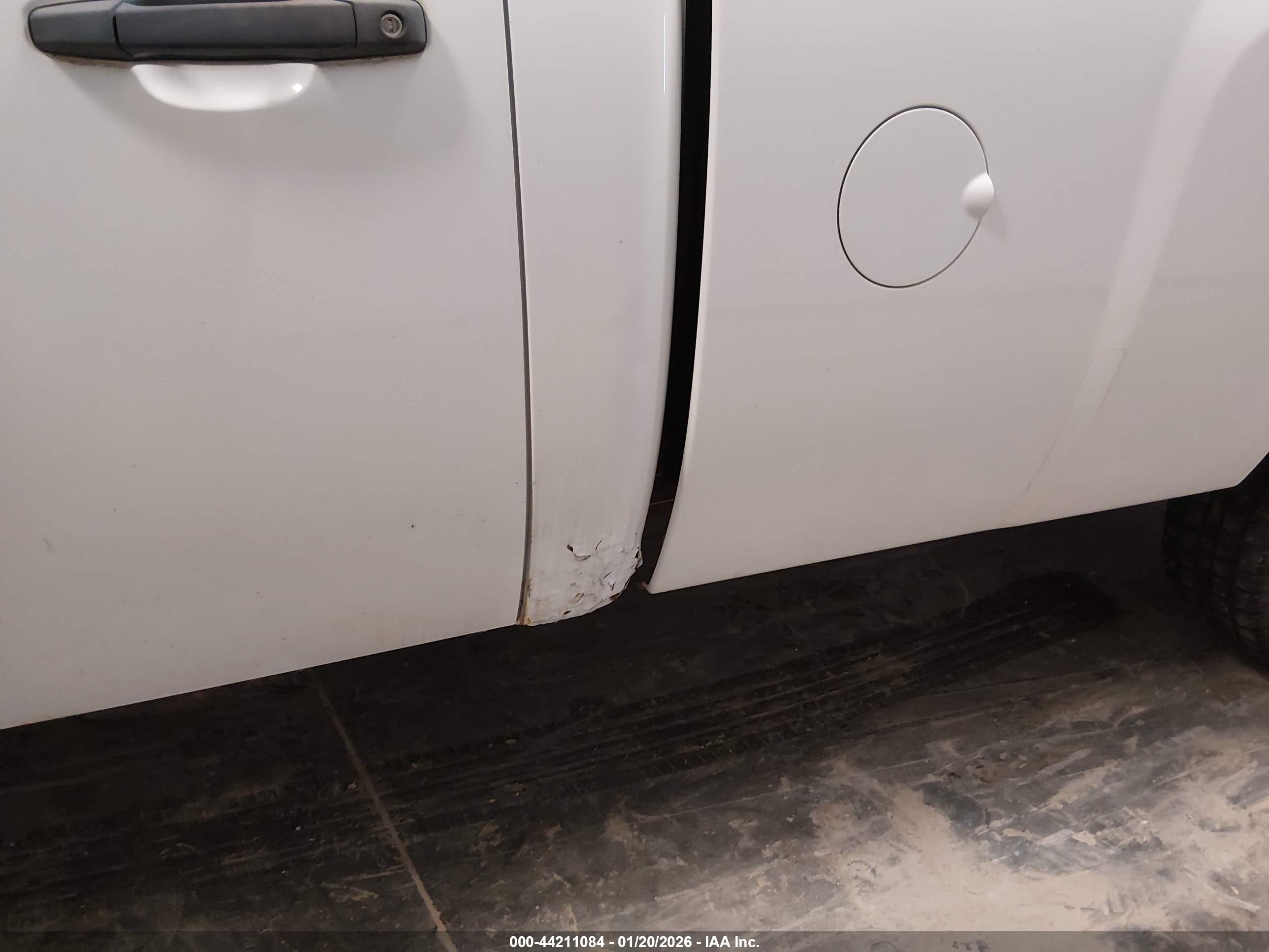 CHEVROLET SILVERADO image 6