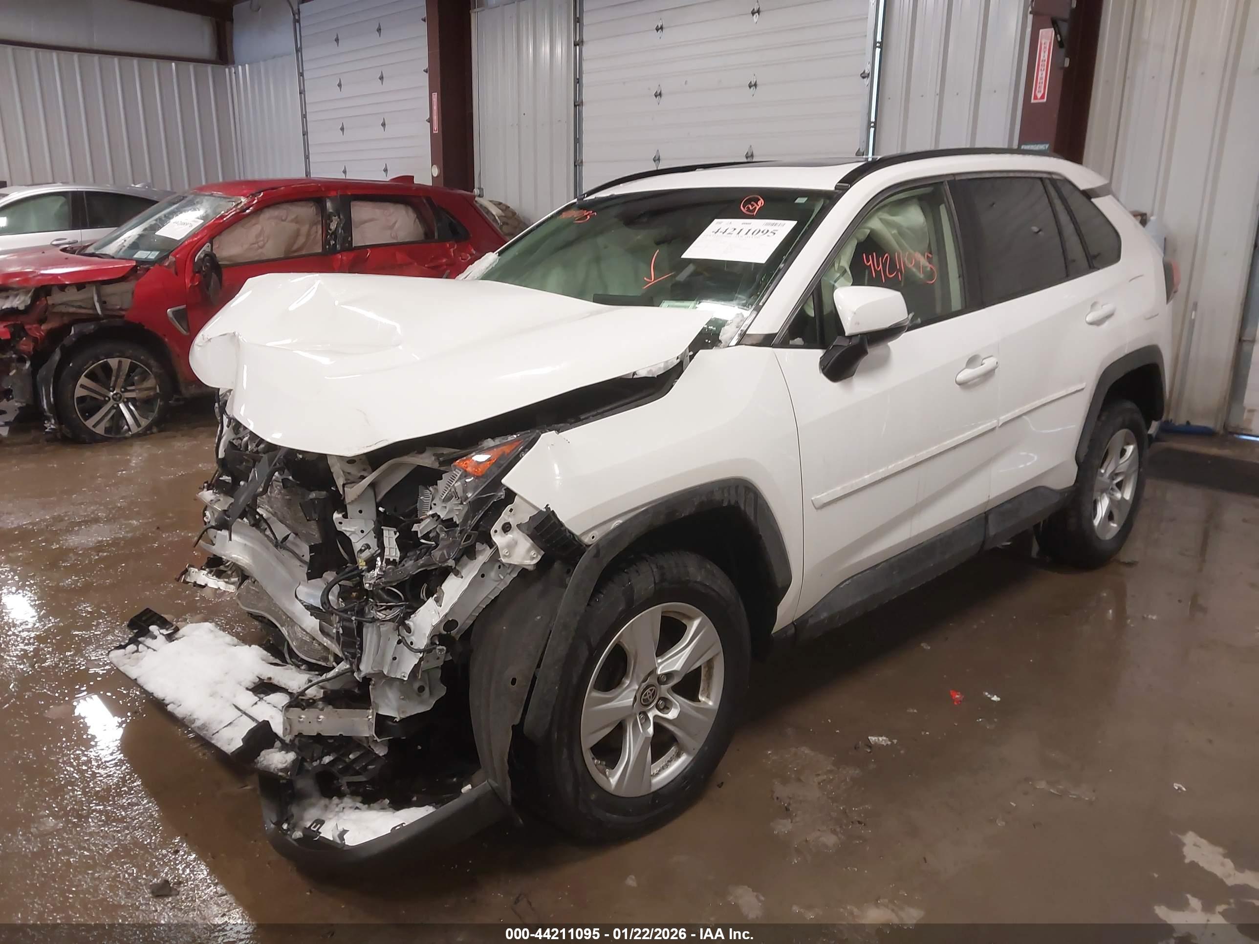 TOYOTA RAV4 image 2