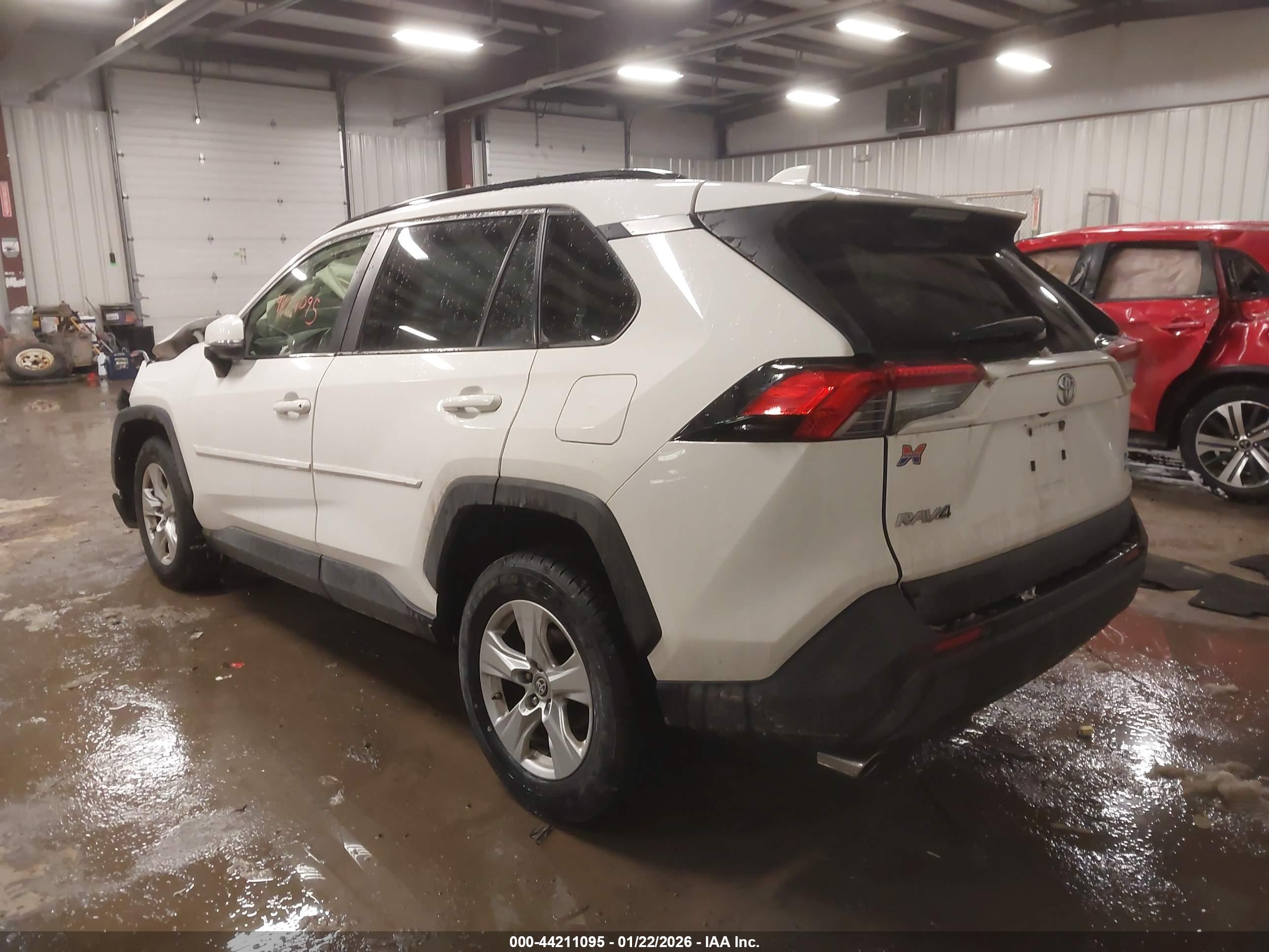 TOYOTA RAV4 image 3