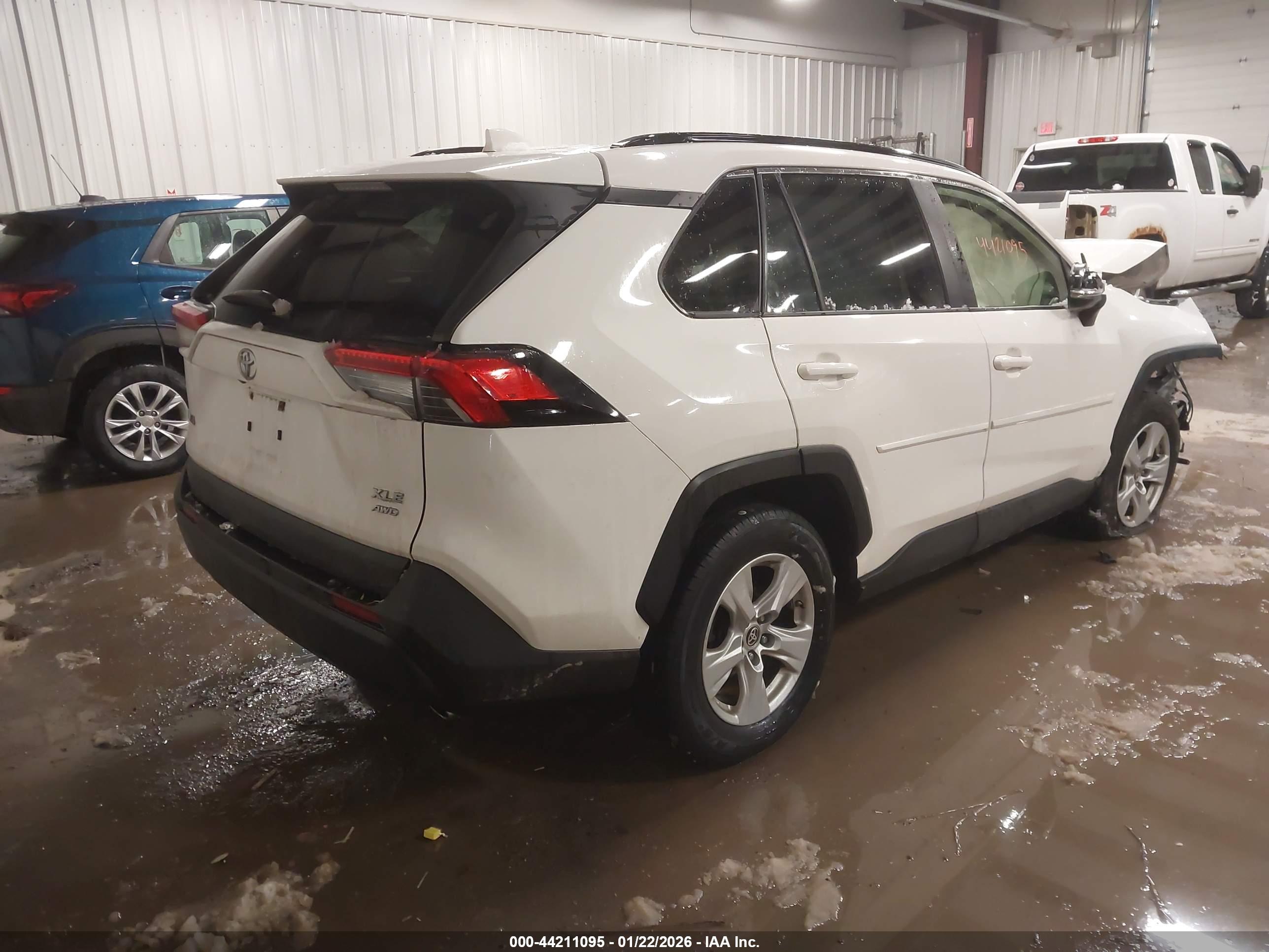 TOYOTA RAV4 image 4
