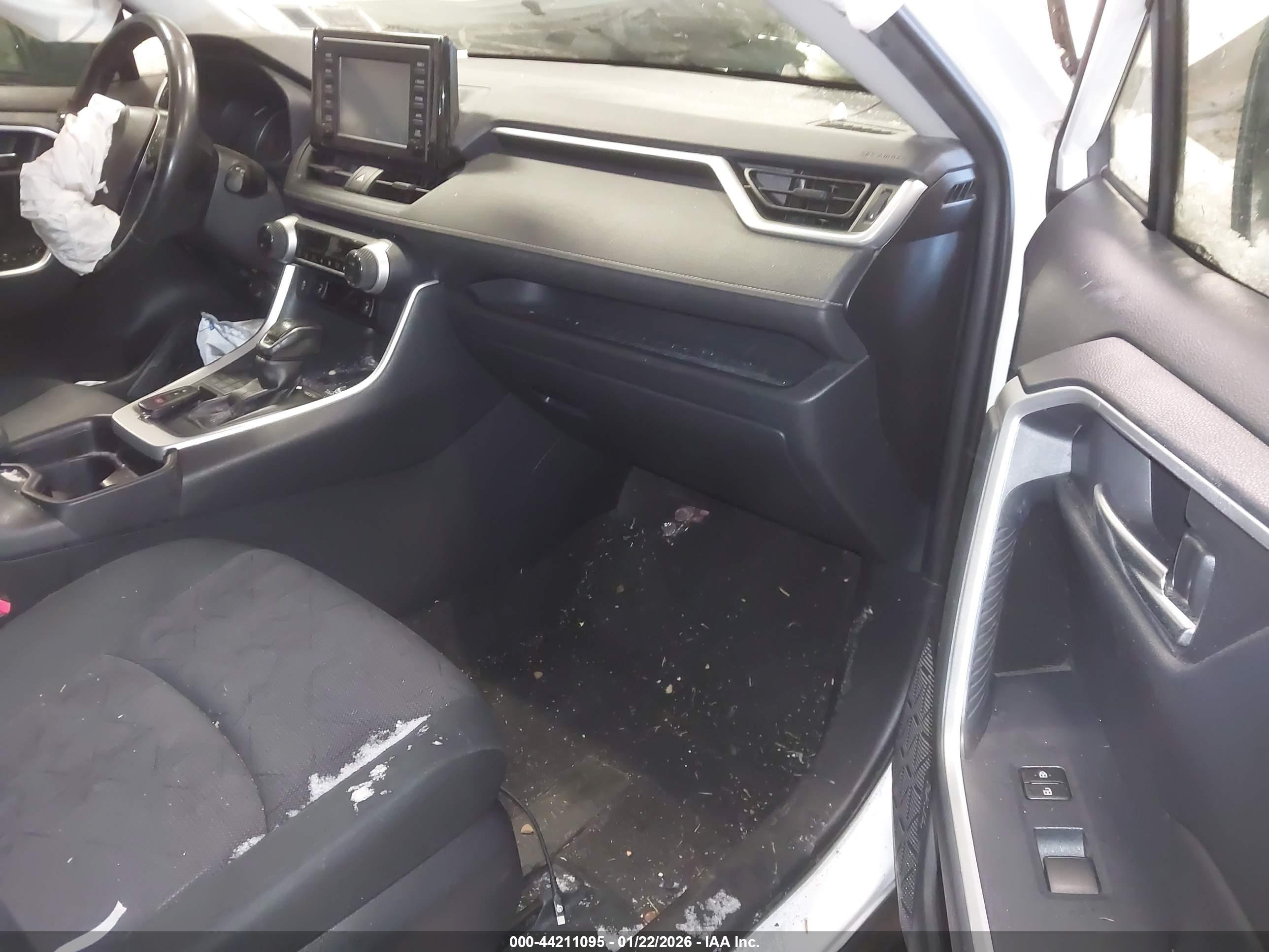 TOYOTA RAV4 image 5