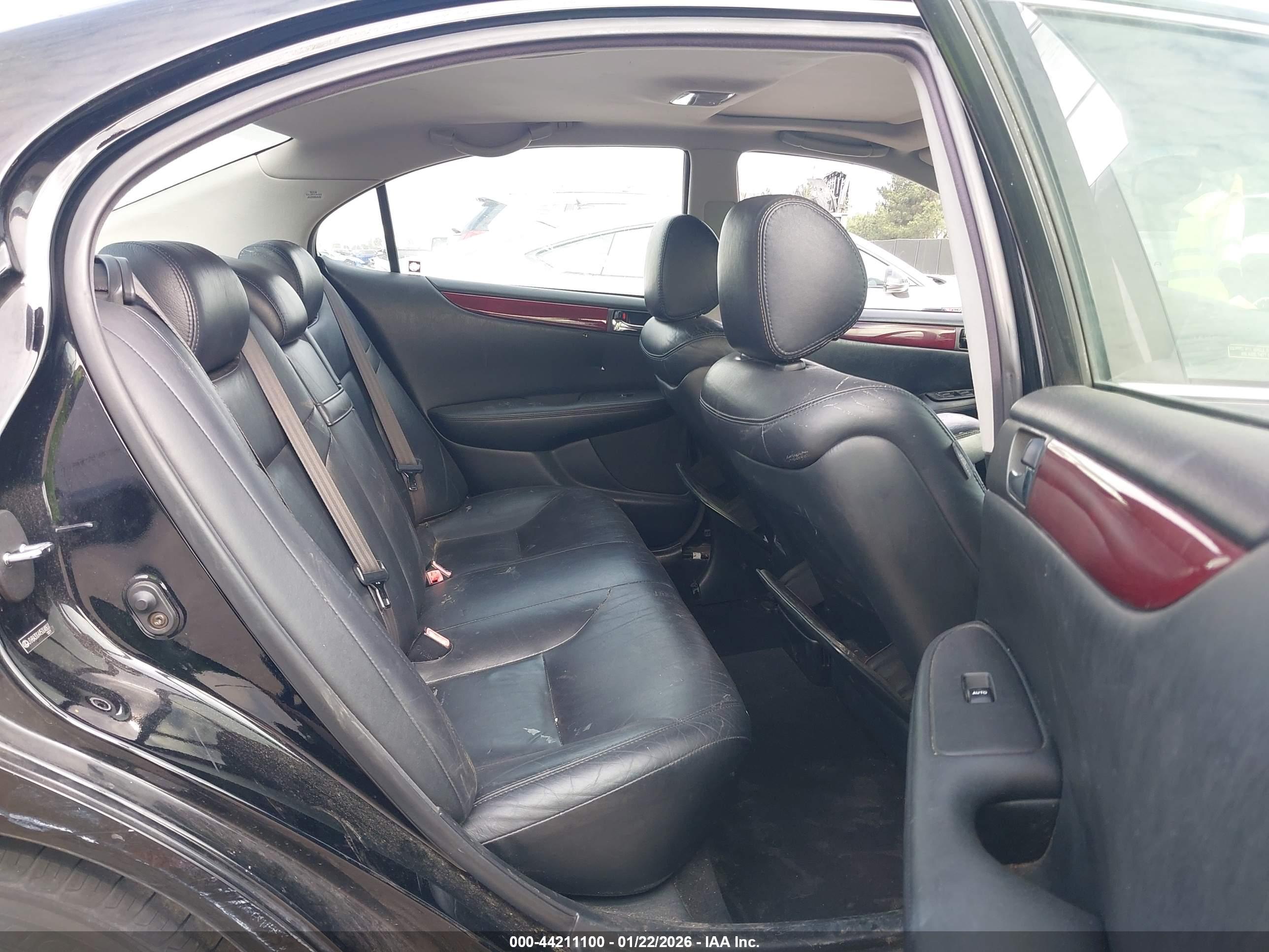 LEXUS ES image 8