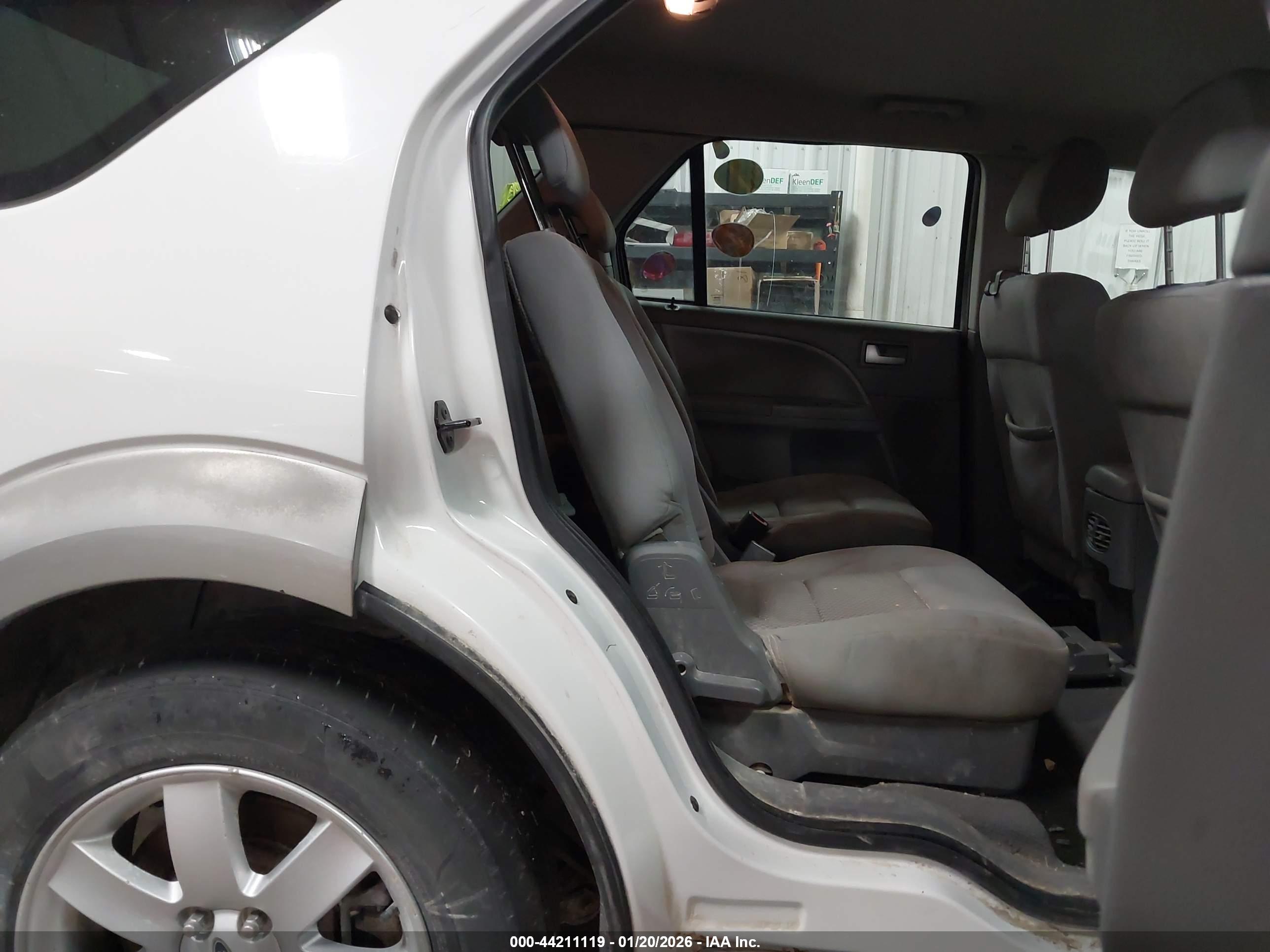 FORD FREESTYLE image 8