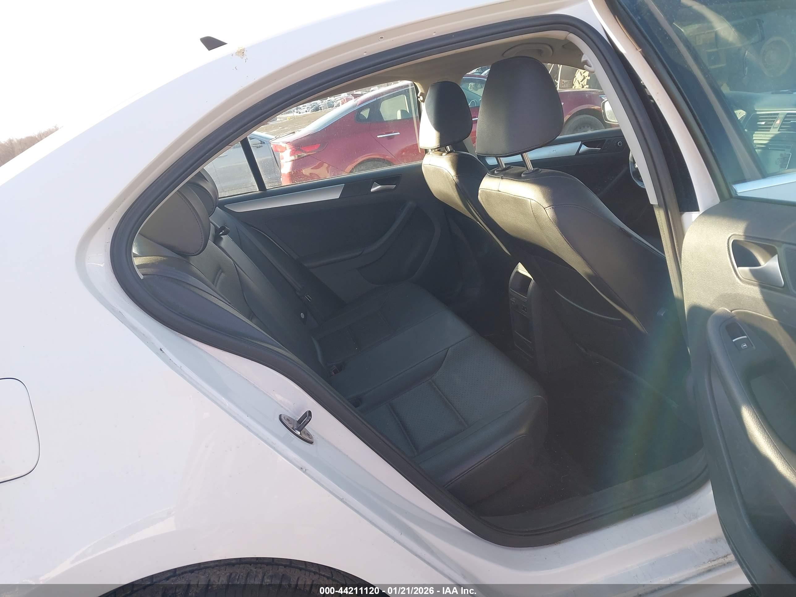 VOLKSWAGEN JETTA image 8