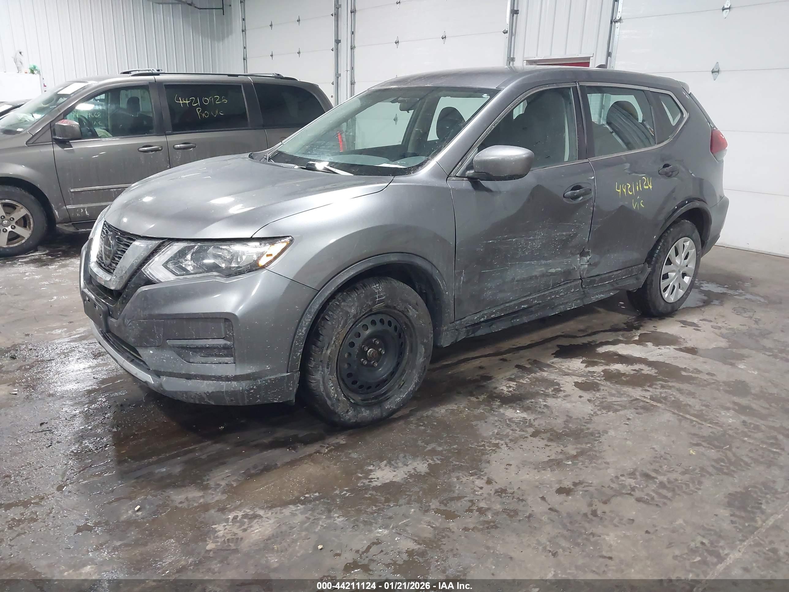 NISSAN ROGUE image 2