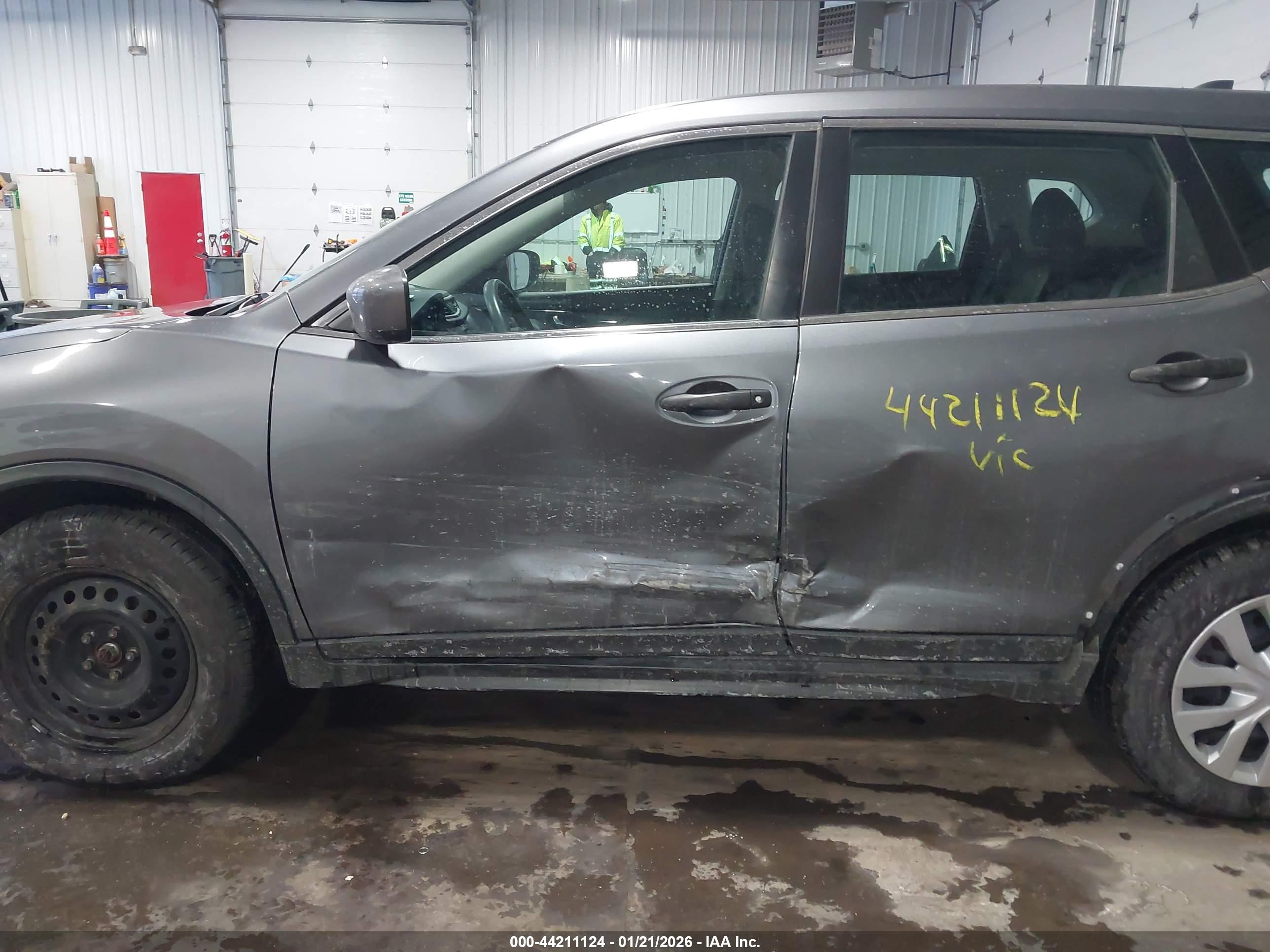 NISSAN ROGUE image 6