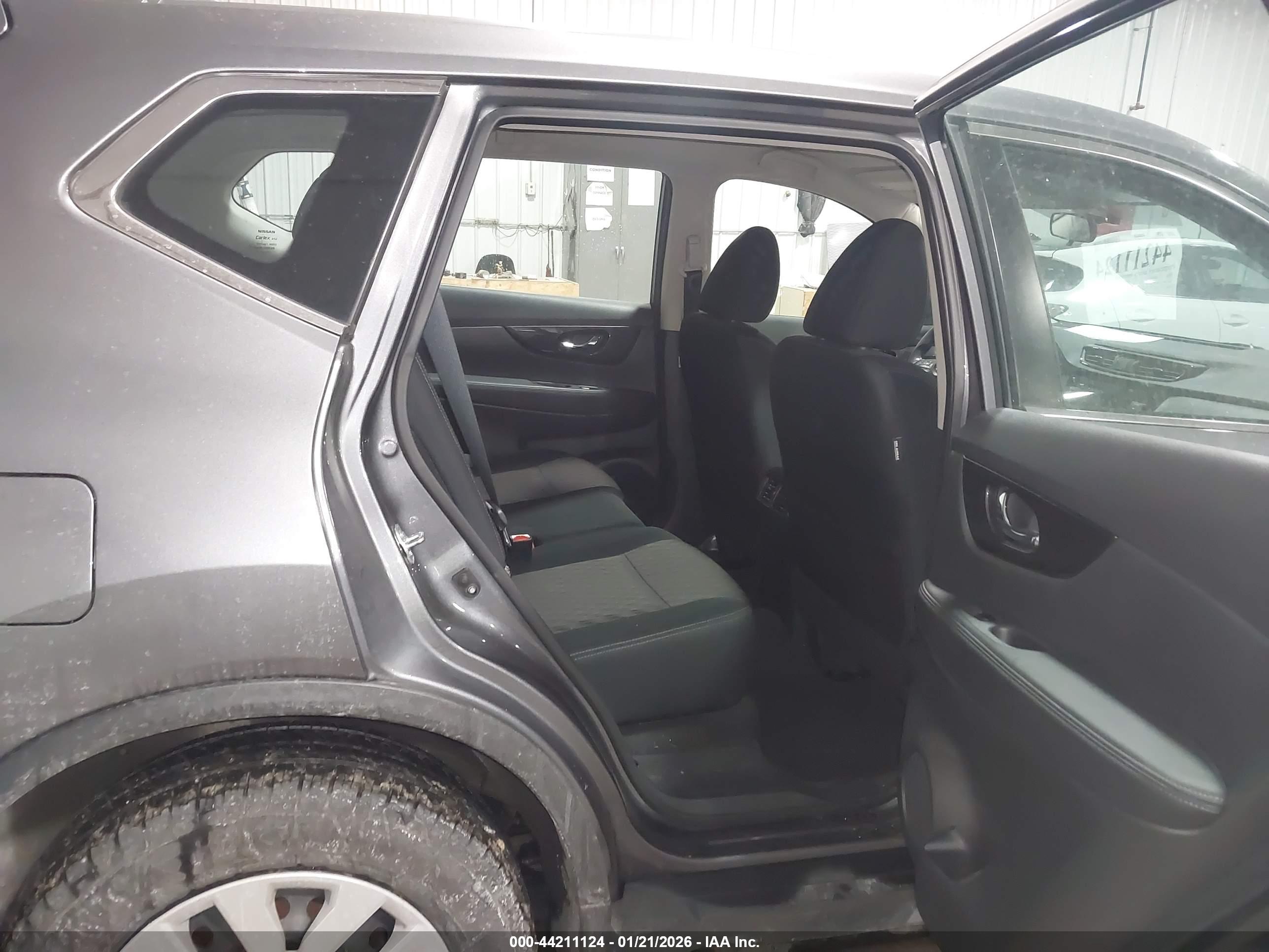 NISSAN ROGUE image 8